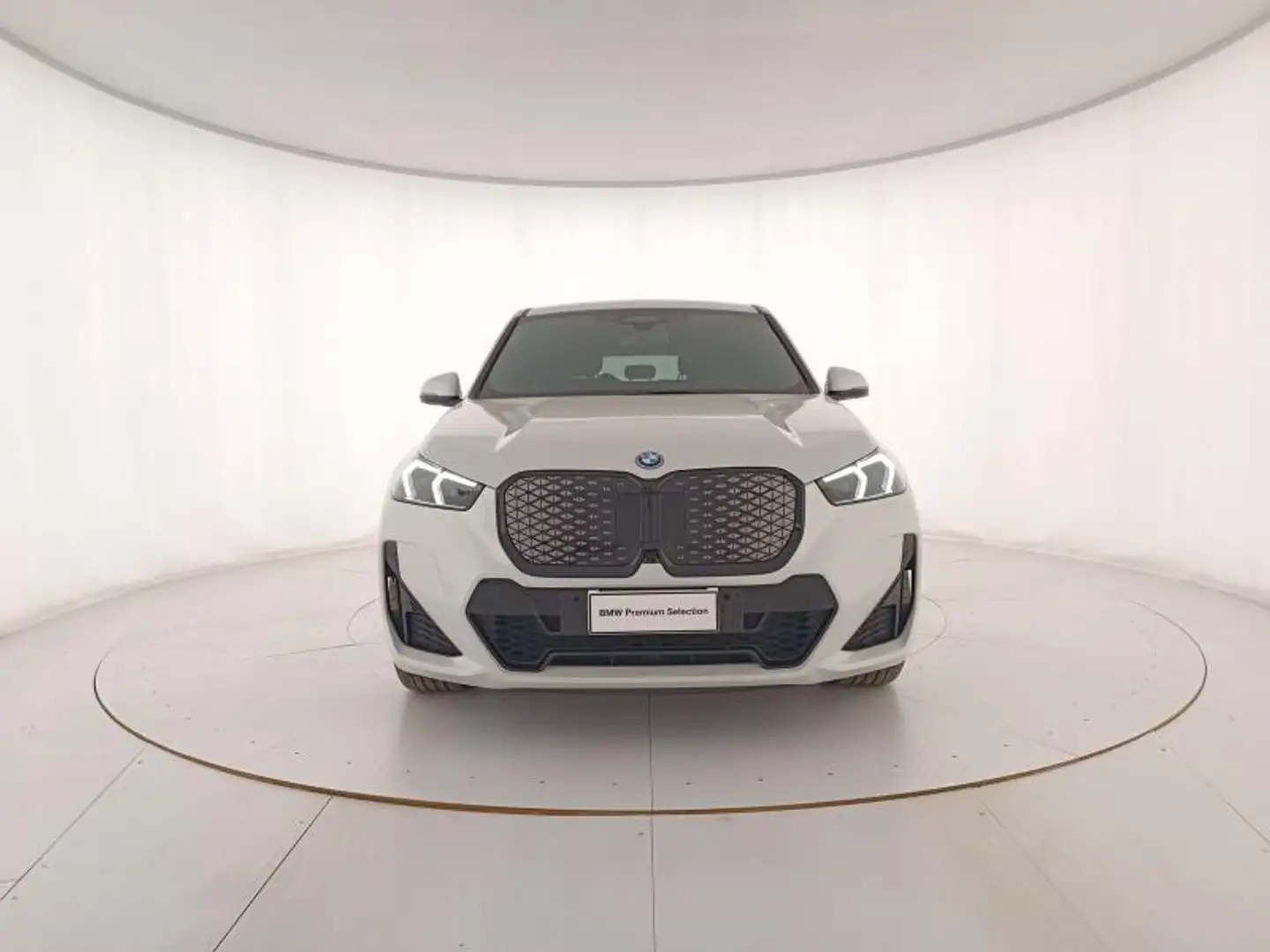 BMW iX1 edrive 20 MSport Blanc - 2