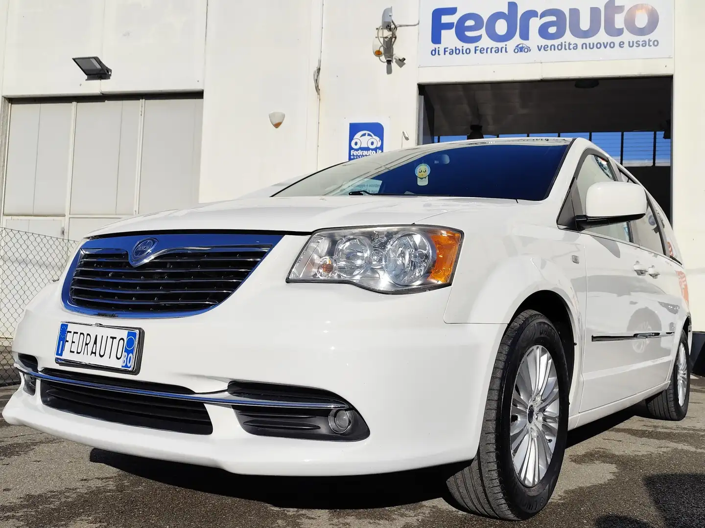 Lancia Voyager 2.8L Platinum 178cv auto Bianco - 1