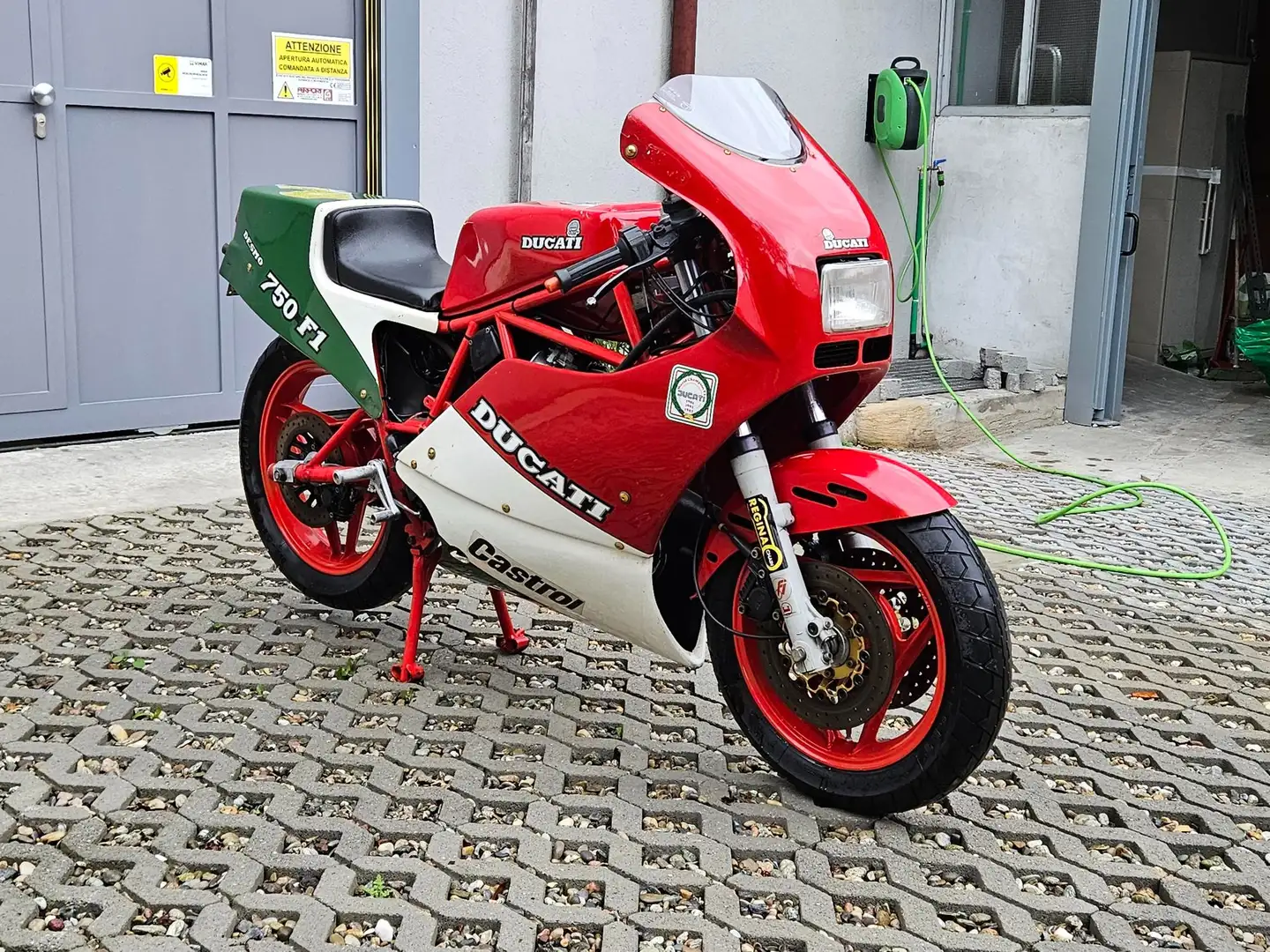 Ducati 750 F1 Czerwony - 1