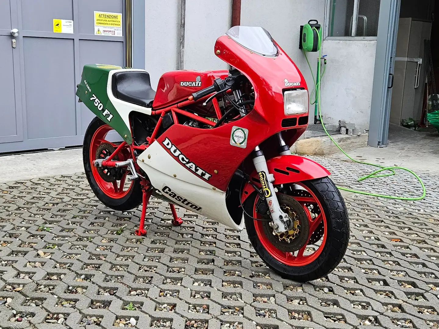 Ducati 750 F1 crvena - 1