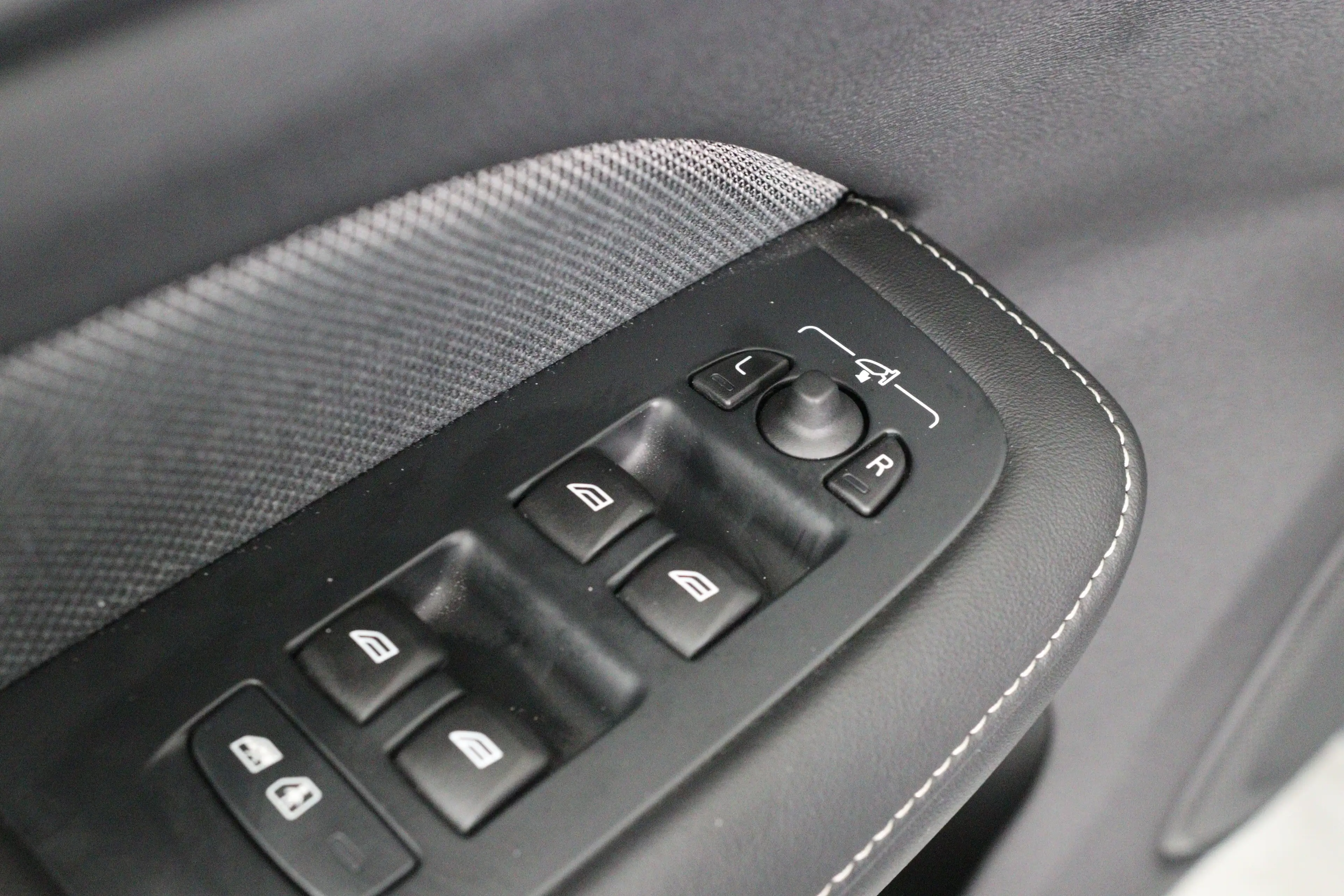 Volvo V60 2.0 T6 Plug-in hybrid AWD Plus Dark | Trekhaak Ele — photo 32