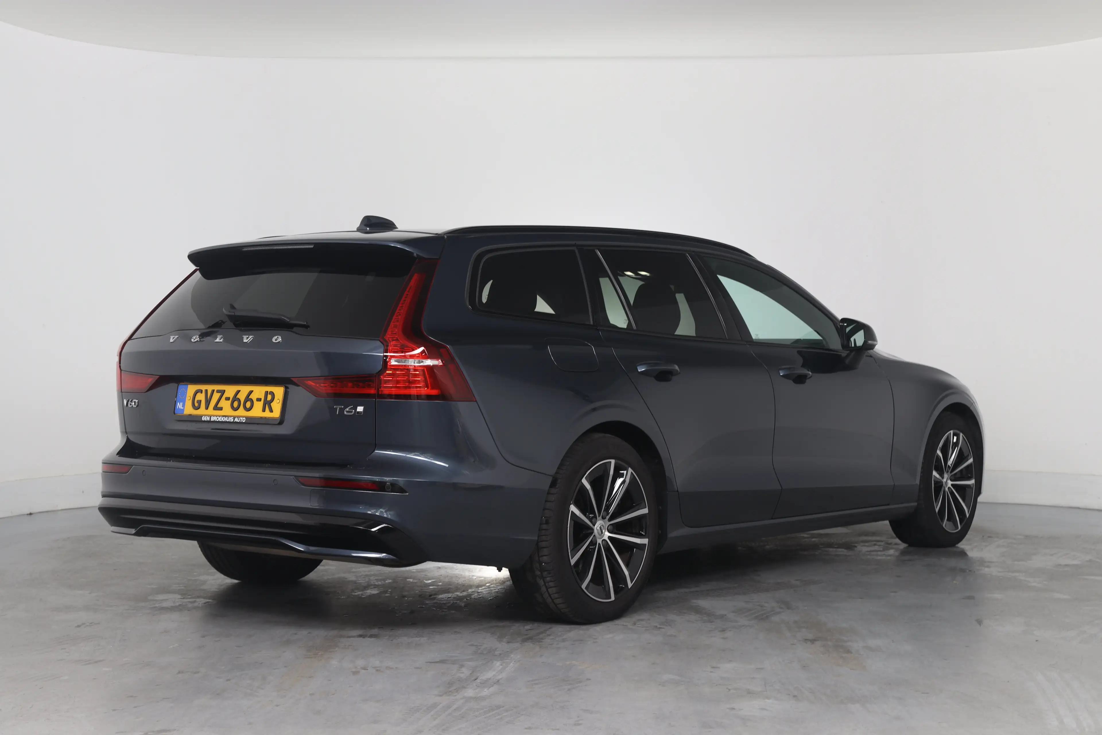 Volvo V60 2.0 T6 Plug-in hybrid AWD Plus Dark | Trekhaak Ele — photo 13
