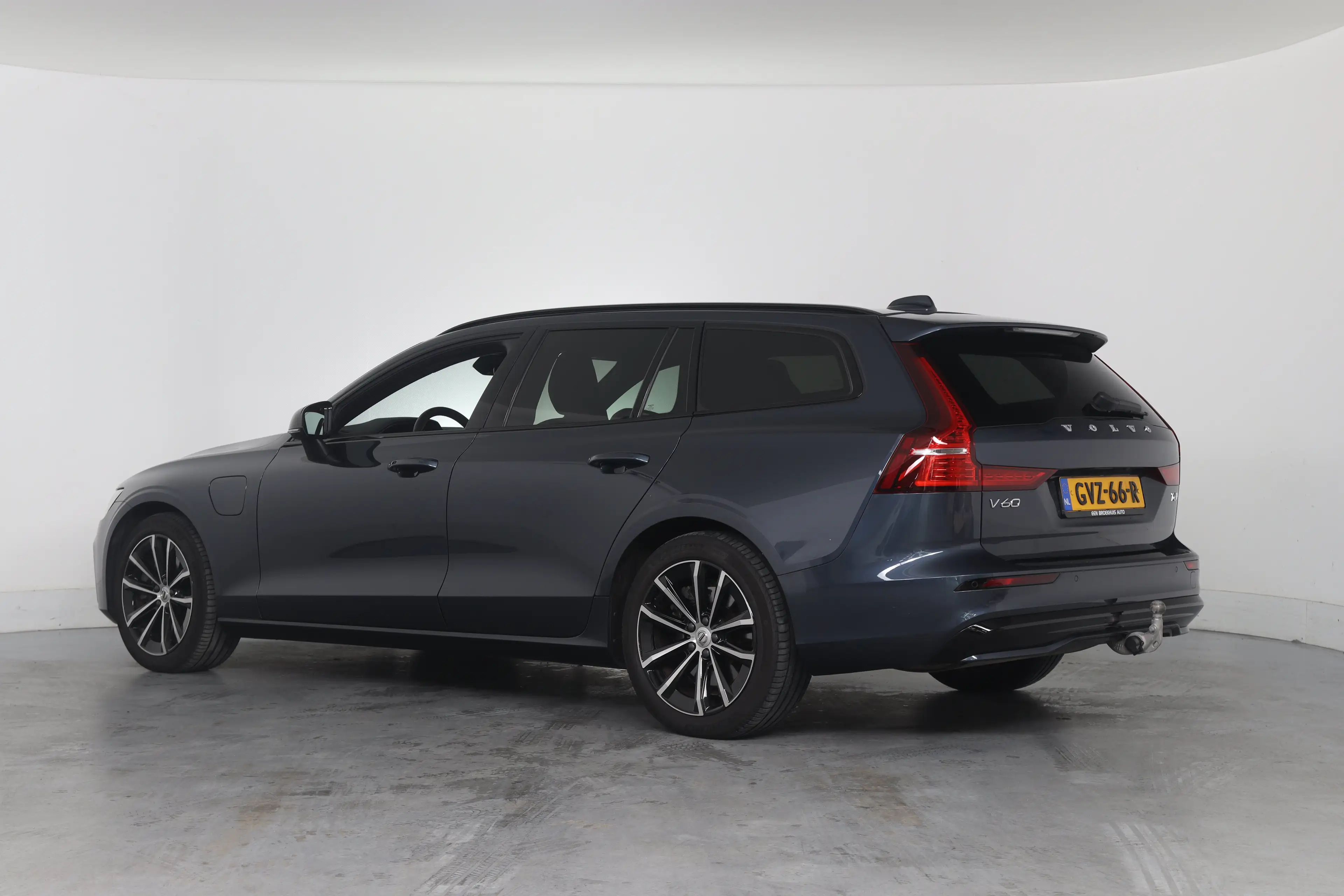Volvo V60 2.0 T6 Plug-in hybrid AWD Plus Dark | Trekhaak Ele — photo 4