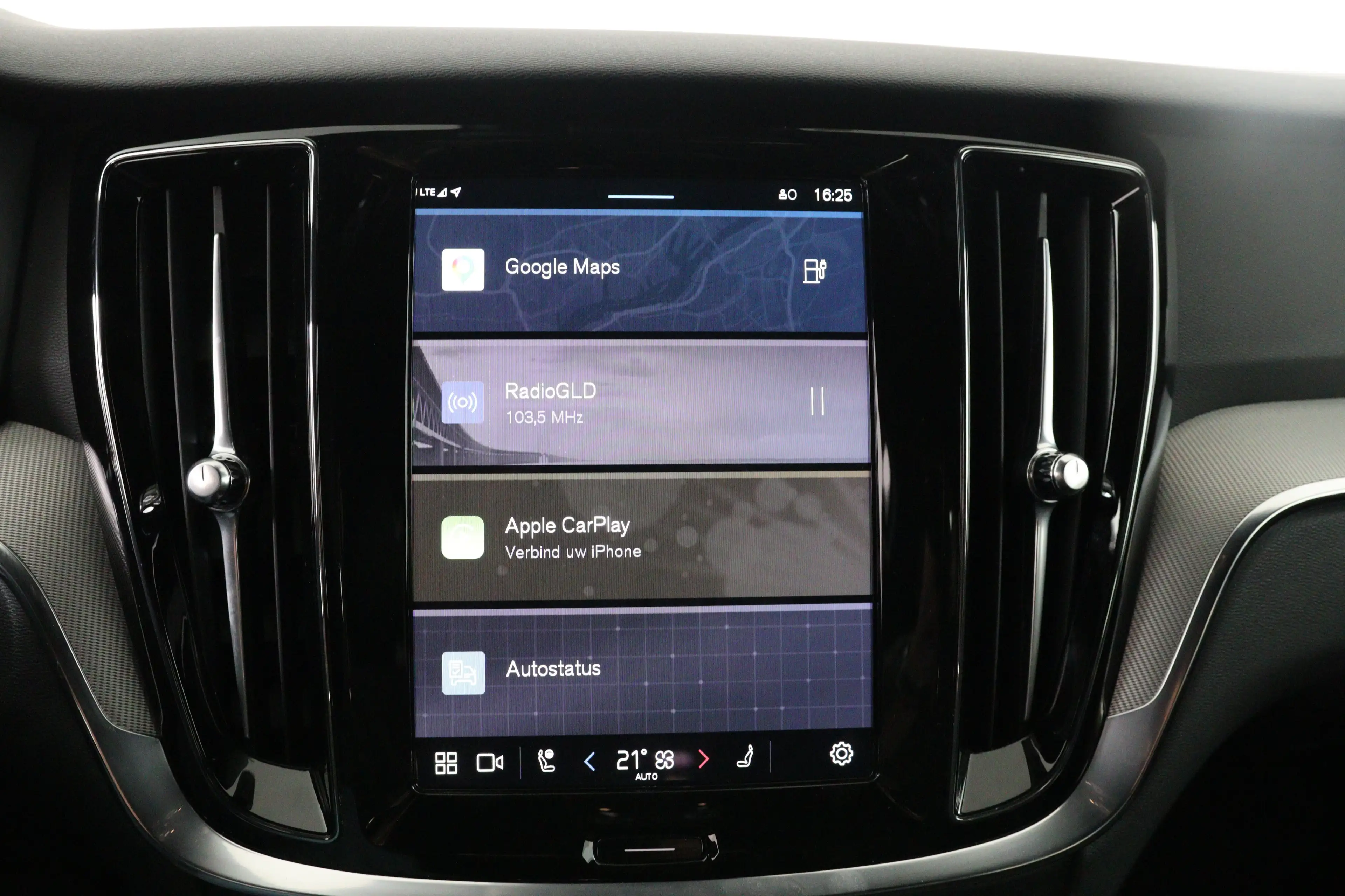 Volvo V60 2.0 T6 Plug-in hybrid AWD Plus Dark | Trekhaak Ele — photo 42
