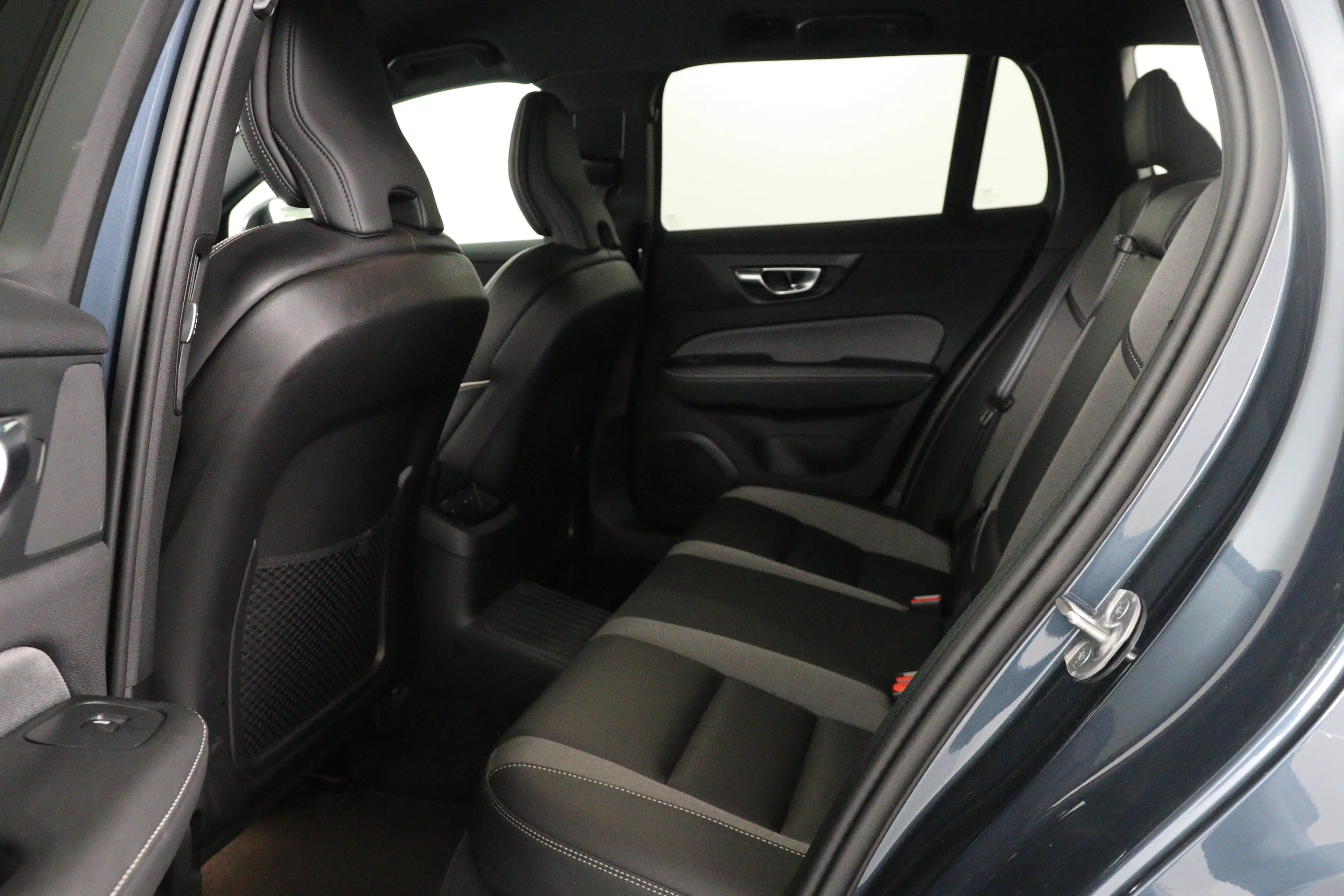 Volvo V60 2.0 T6 Plug-in hybrid AWD Plus Dark | Trekhaak Ele — photo 23