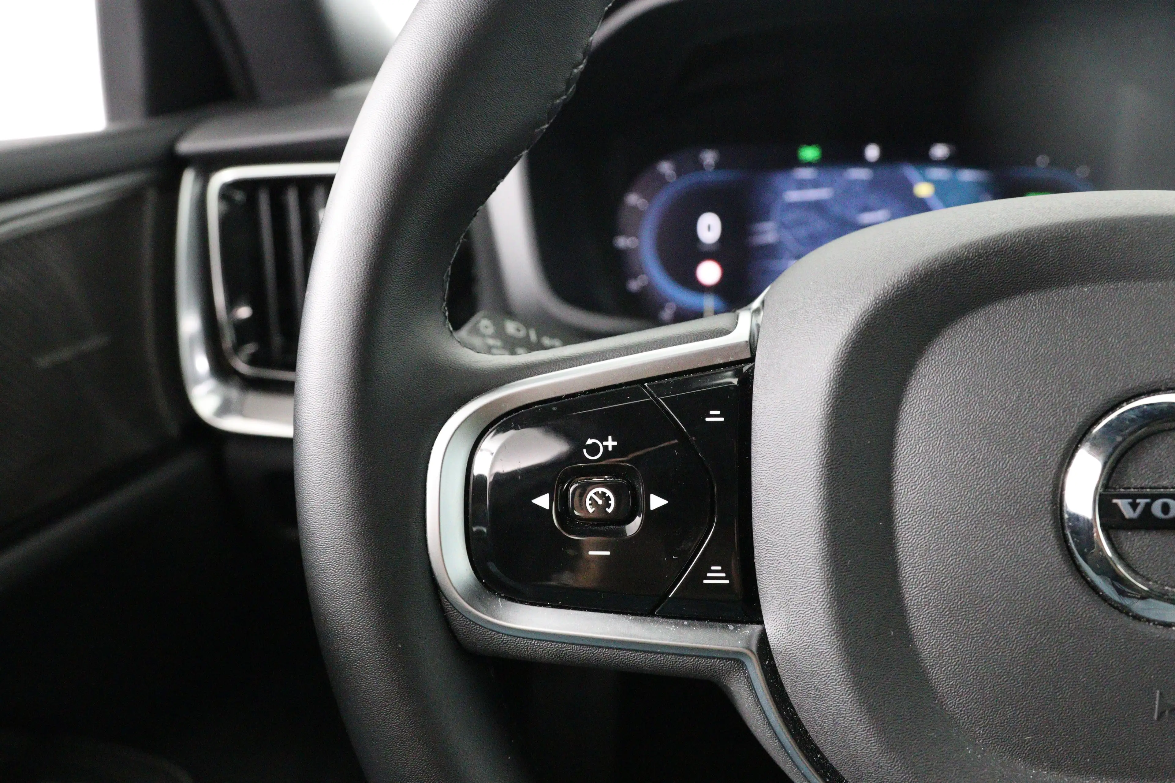 Volvo V60 2.0 T6 Plug-in hybrid AWD Plus Dark | Trekhaak Ele — photo 34
