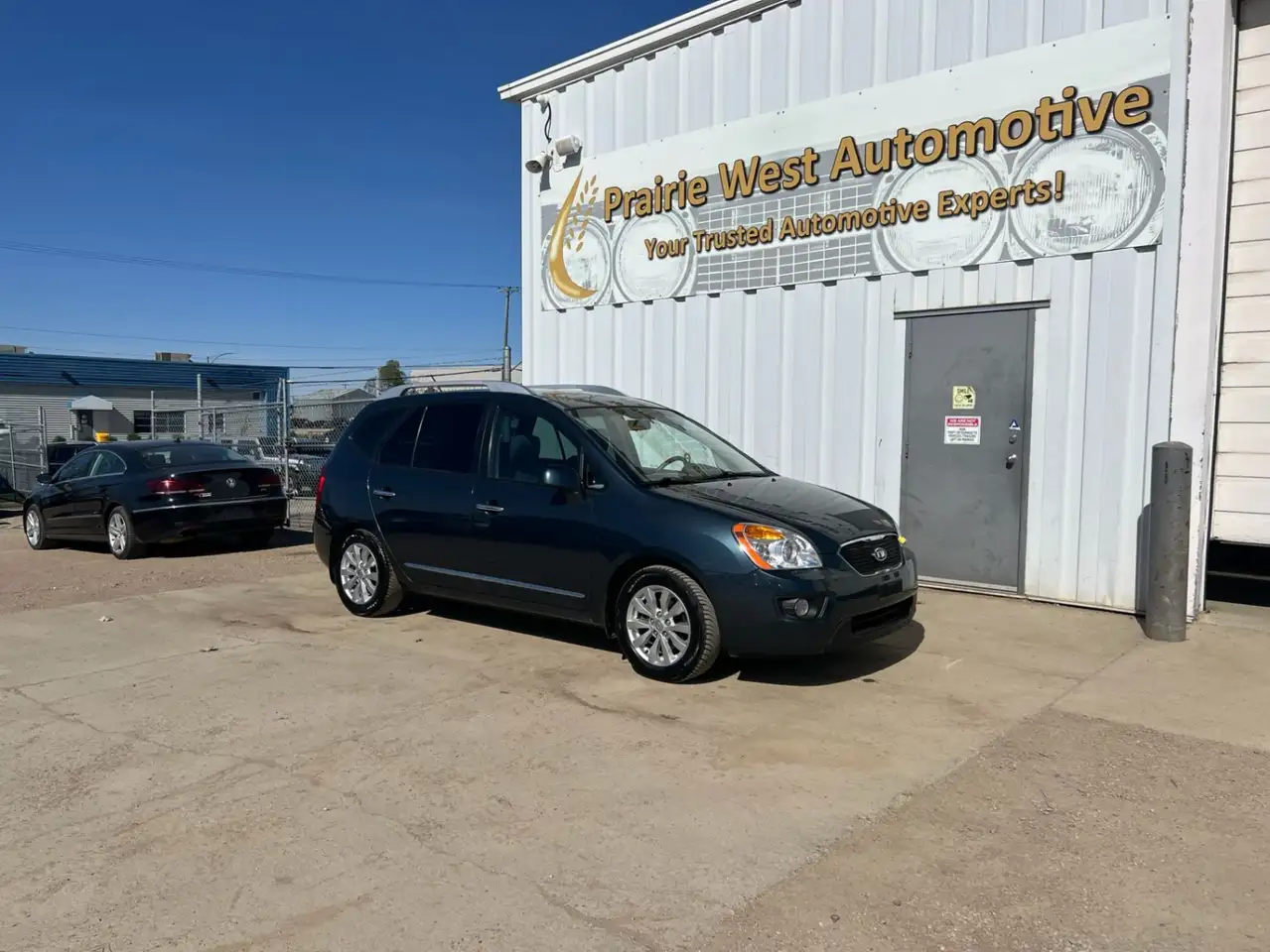 Kia Rondo снимка Kia Rondo