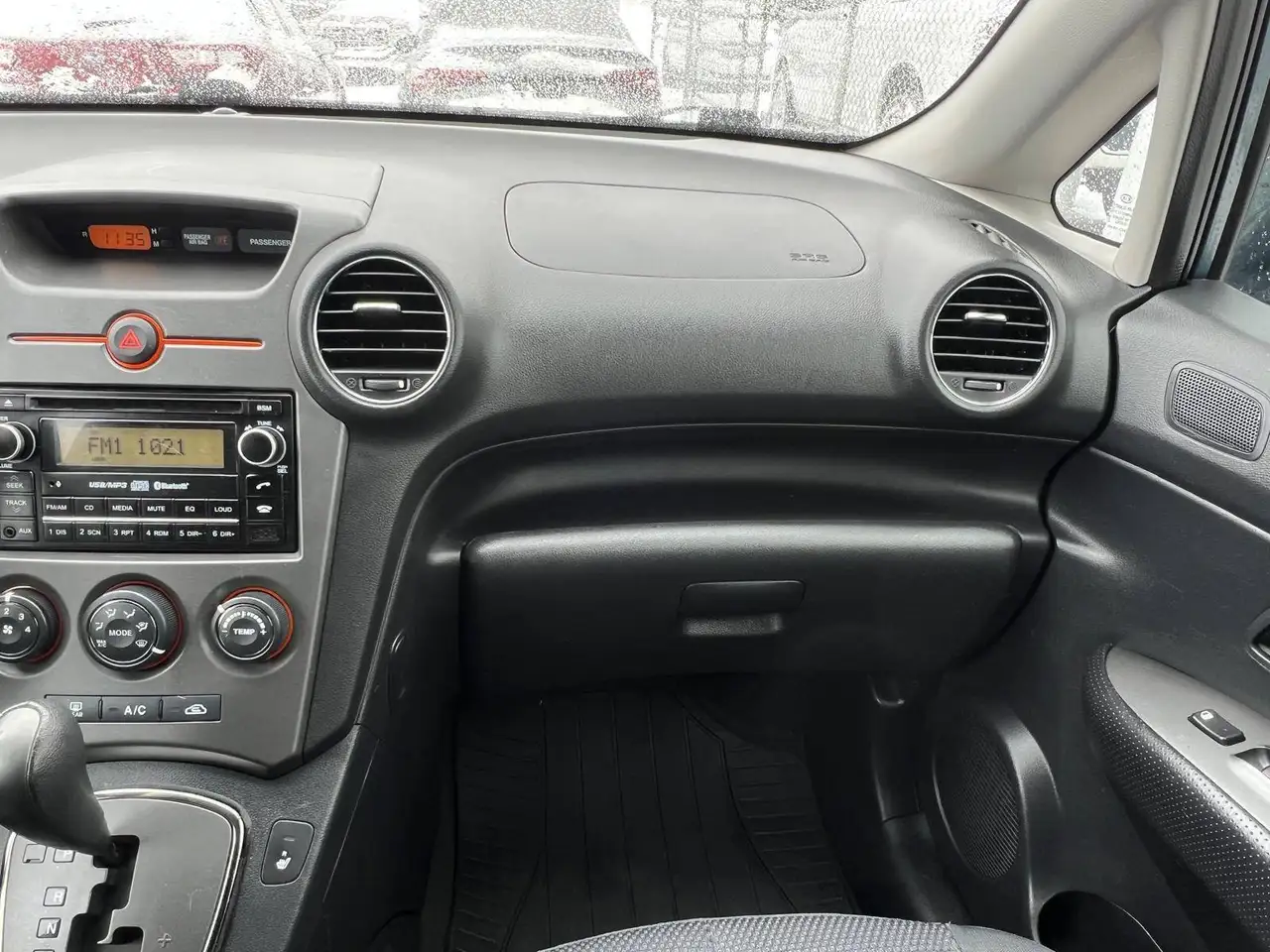 Kia Rondo снимка Kia Rondo