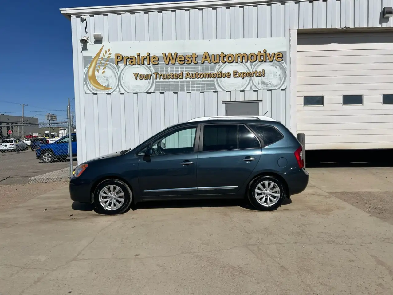 Kia Rondo снимка Kia Rondo