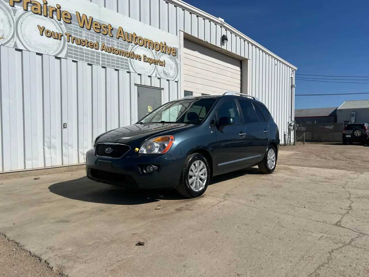 Kia Rondo снимка Kia Rondo
