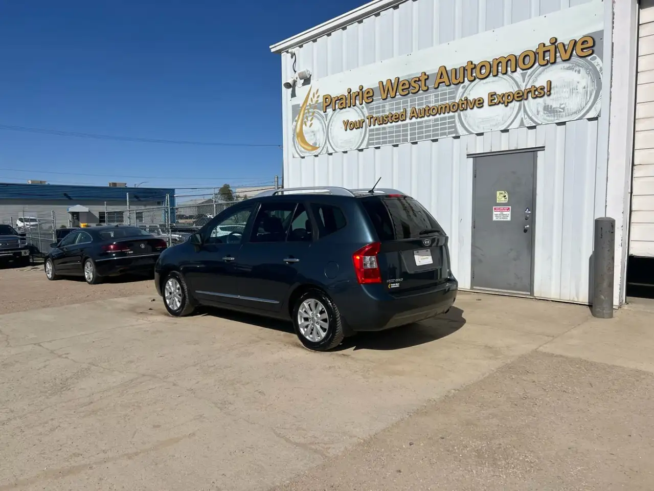 Kia Rondo снимка Kia Rondo