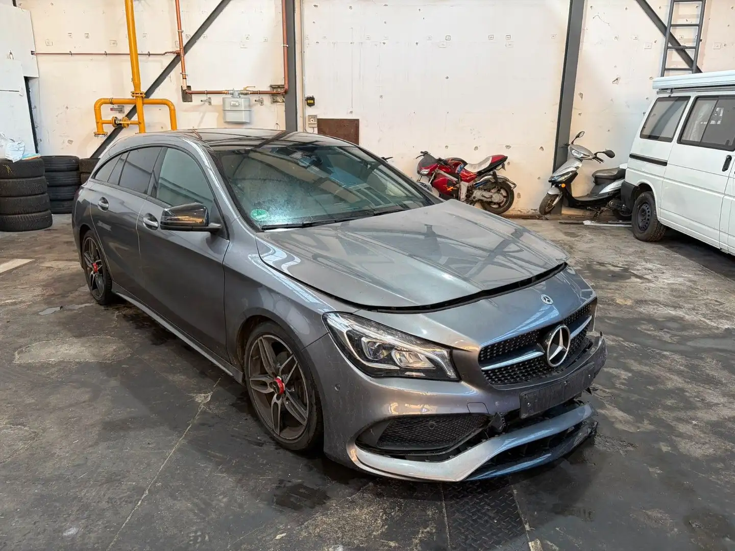 Mercedes-Benz CL CLA 180 AMG-Line Automatik Grau - 1
