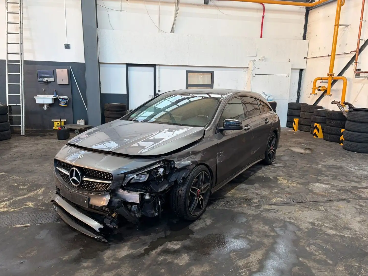 Mercedes-Benz CL CLA 180 AMG-Line Automatik Grau - 2