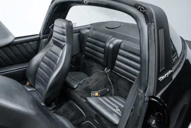Porsche 911 view 11