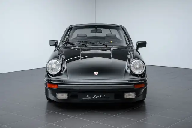 Porsche 911 view 2