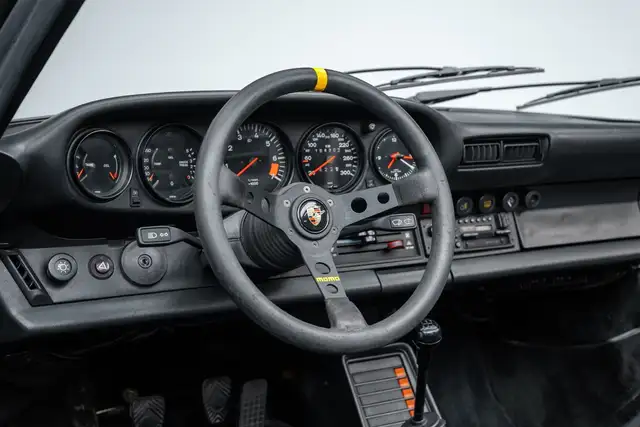 Porsche 911 view 8