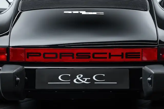 Porsche 911 view 6