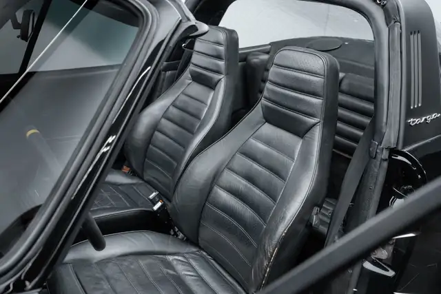 Porsche 911 view 10