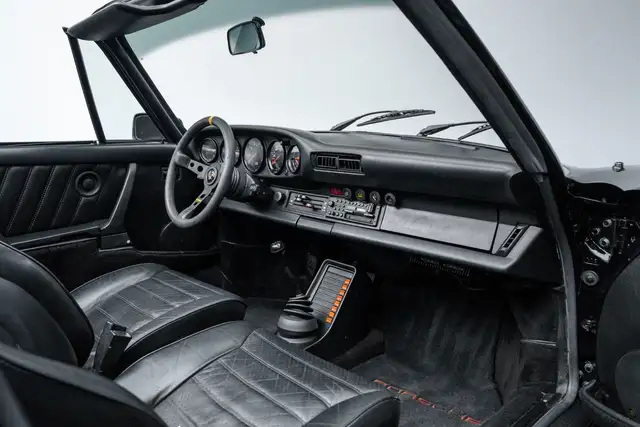 Porsche 911 view 9