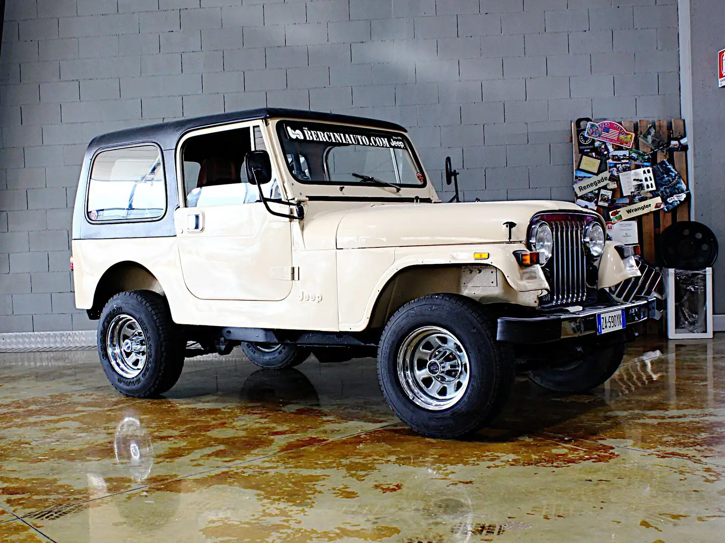 Jeep CJ-7 Laredo - veicolo per uso speciale 6 posti Beige - 1