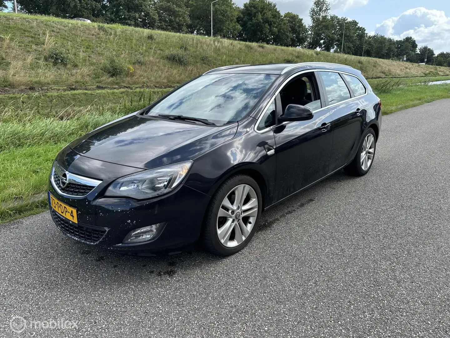 Opel Astra Sports Tourer 1.7 CDTi Sport HANDEL EXPORT VASTE P Zwart - 1