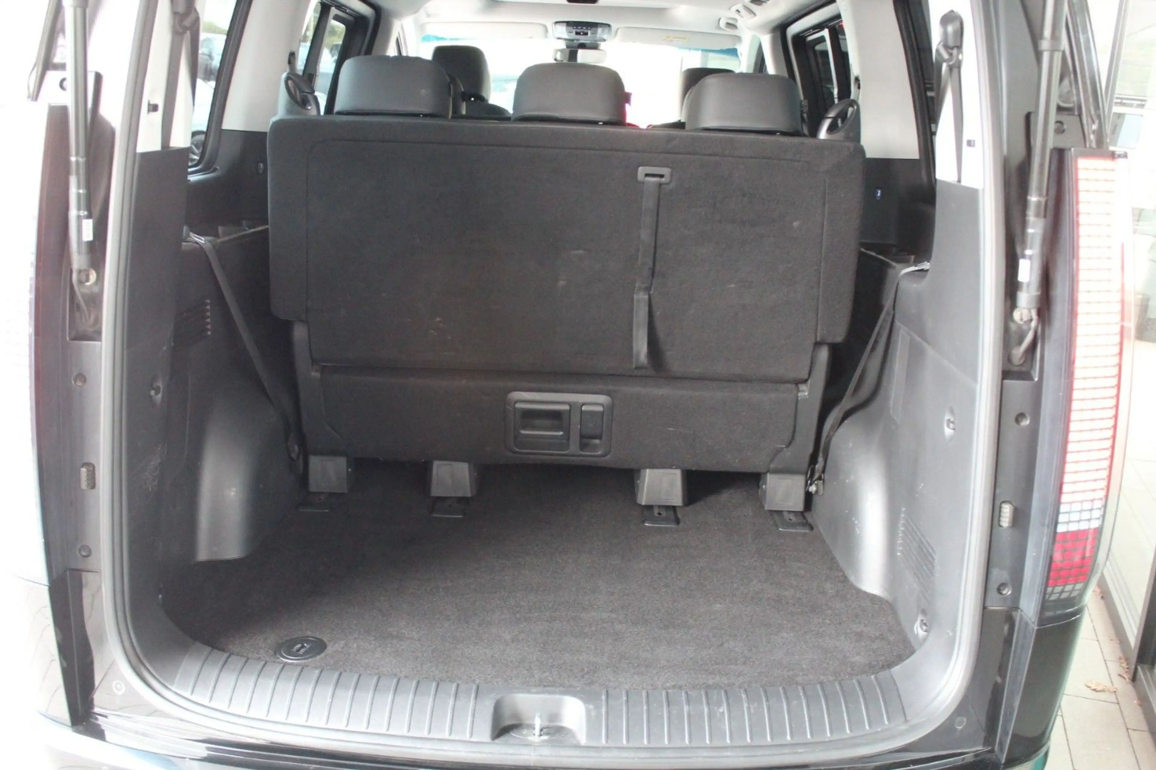 Hyundai STARIA Prime 4WD 9-Sitzer mit Standheizung — photo 9