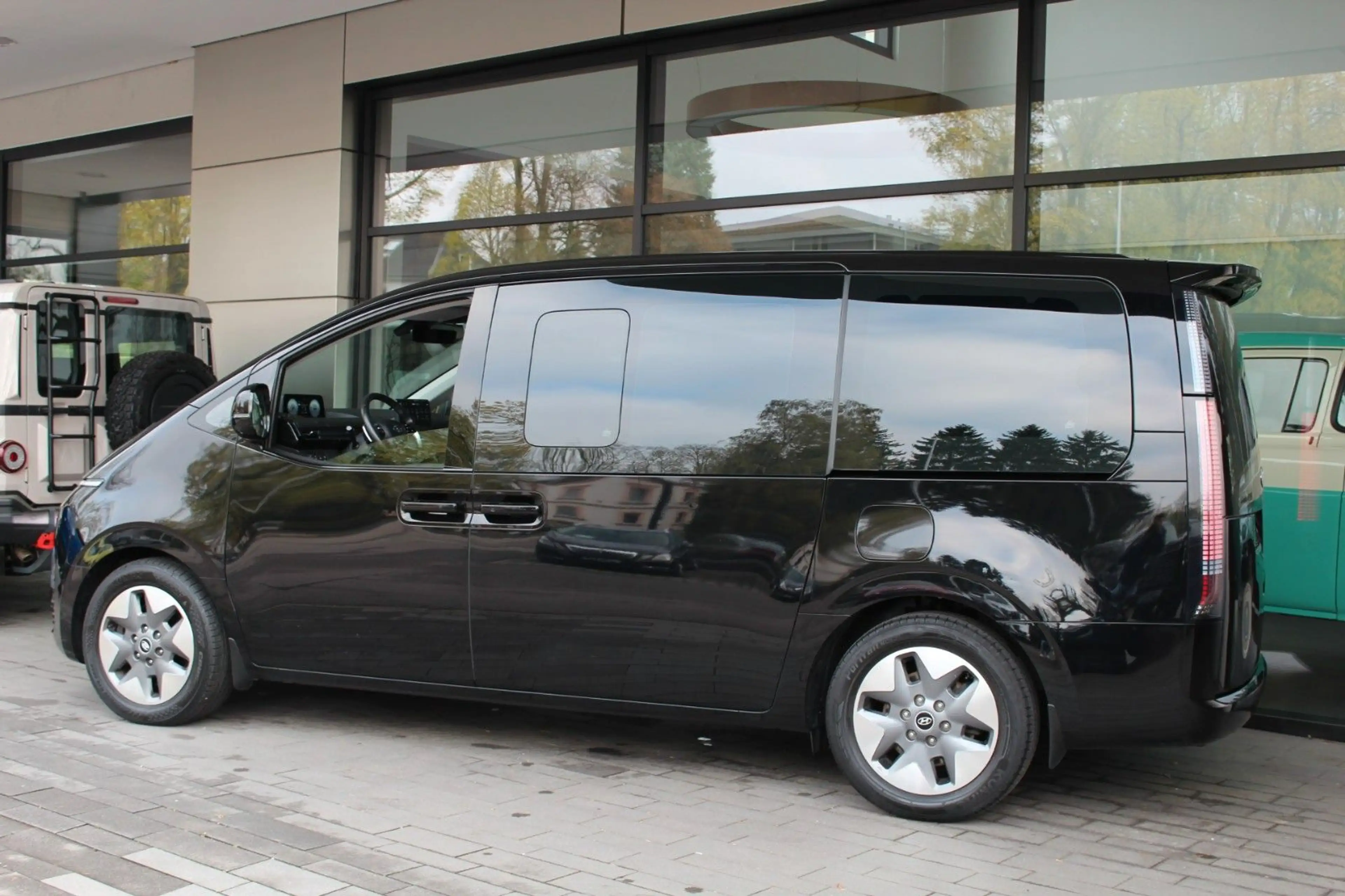 Hyundai STARIA Prime 4WD 9-Sitzer mit Standheizung — photo 6