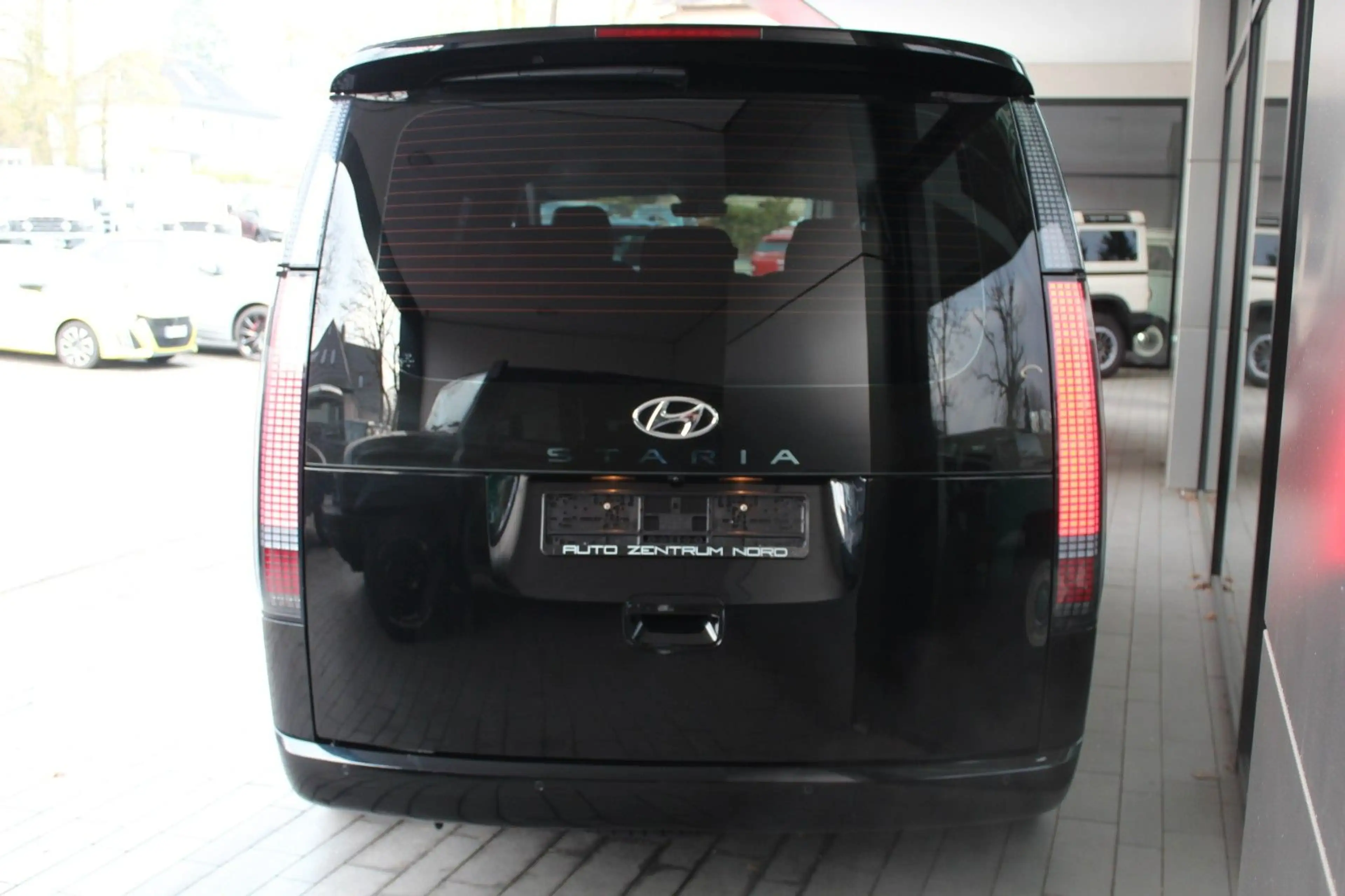 Hyundai STARIA Prime 4WD 9-Sitzer mit Standheizung — photo 8