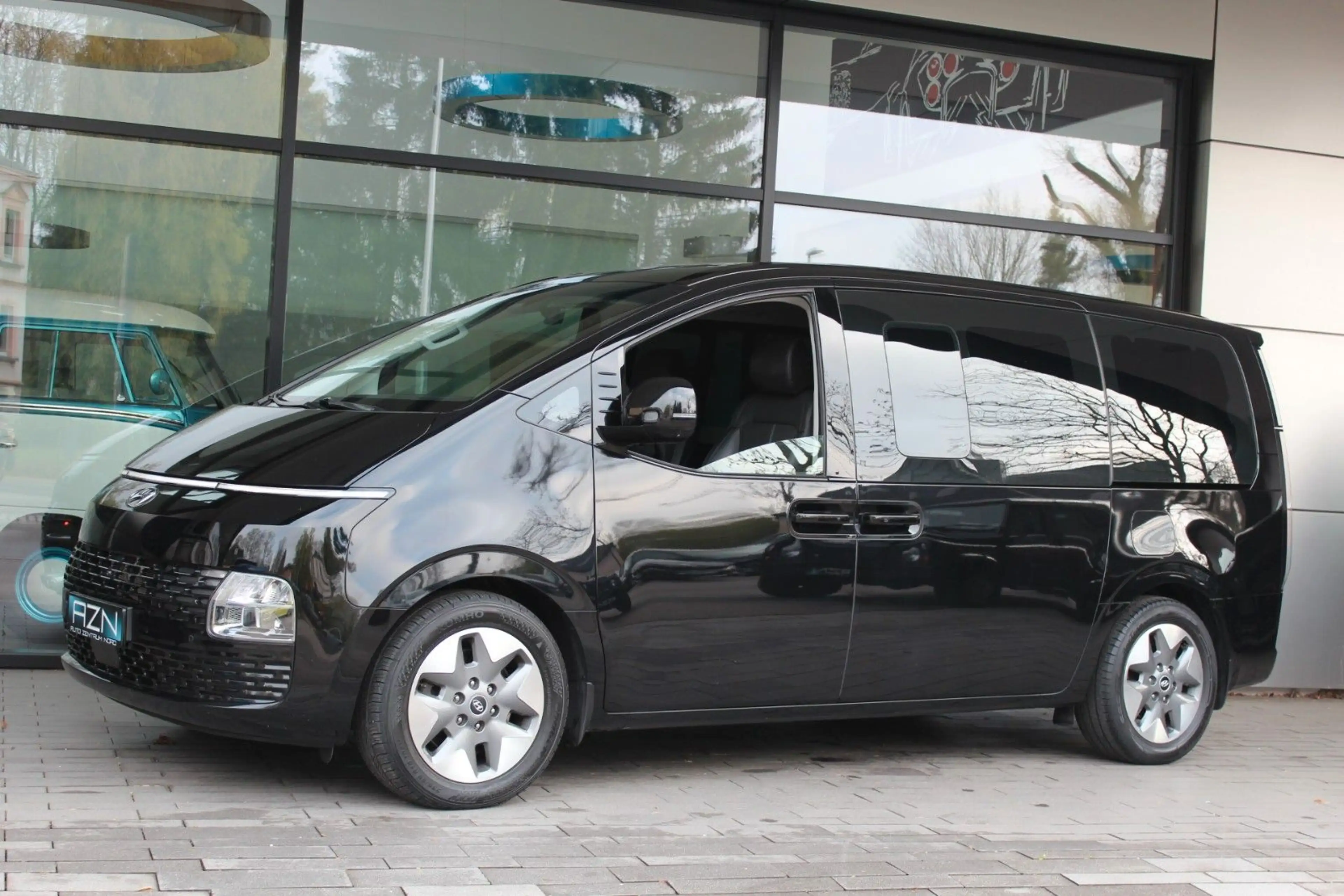 Hyundai STARIA Prime 4WD 9-Sitzer mit Standheizung — photo 5