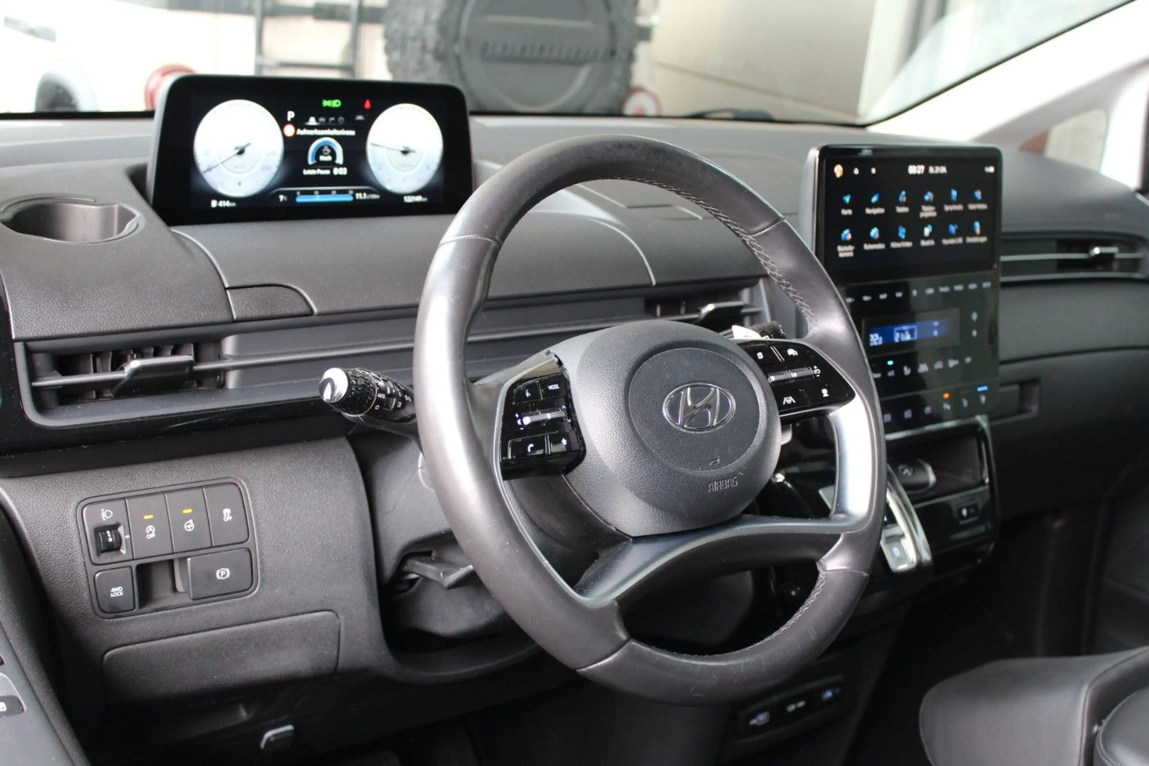 Hyundai STARIA Prime 4WD 9-Sitzer mit Standheizung — photo 12