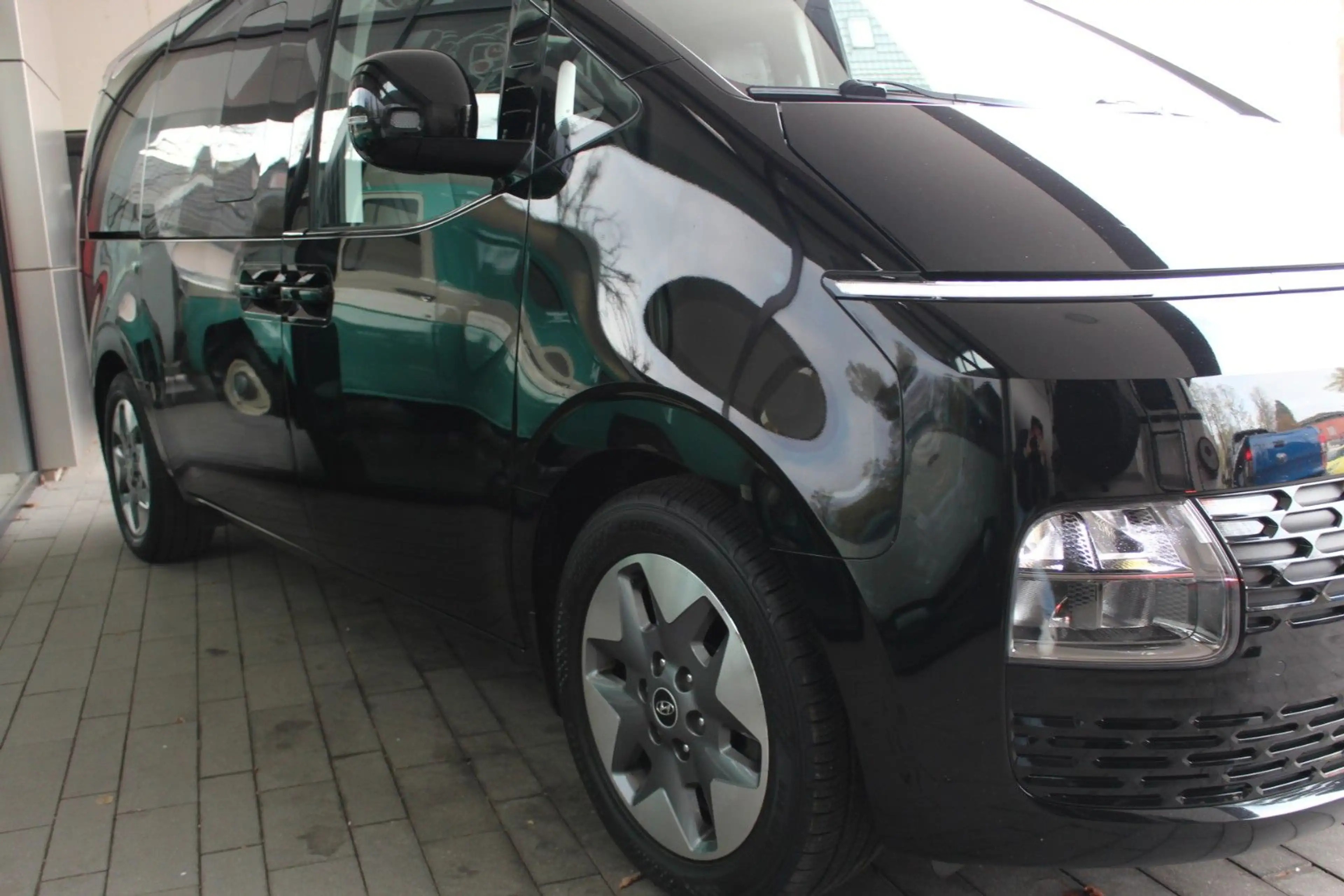 Hyundai STARIA Prime 4WD 9-Sitzer mit Standheizung — photo 3