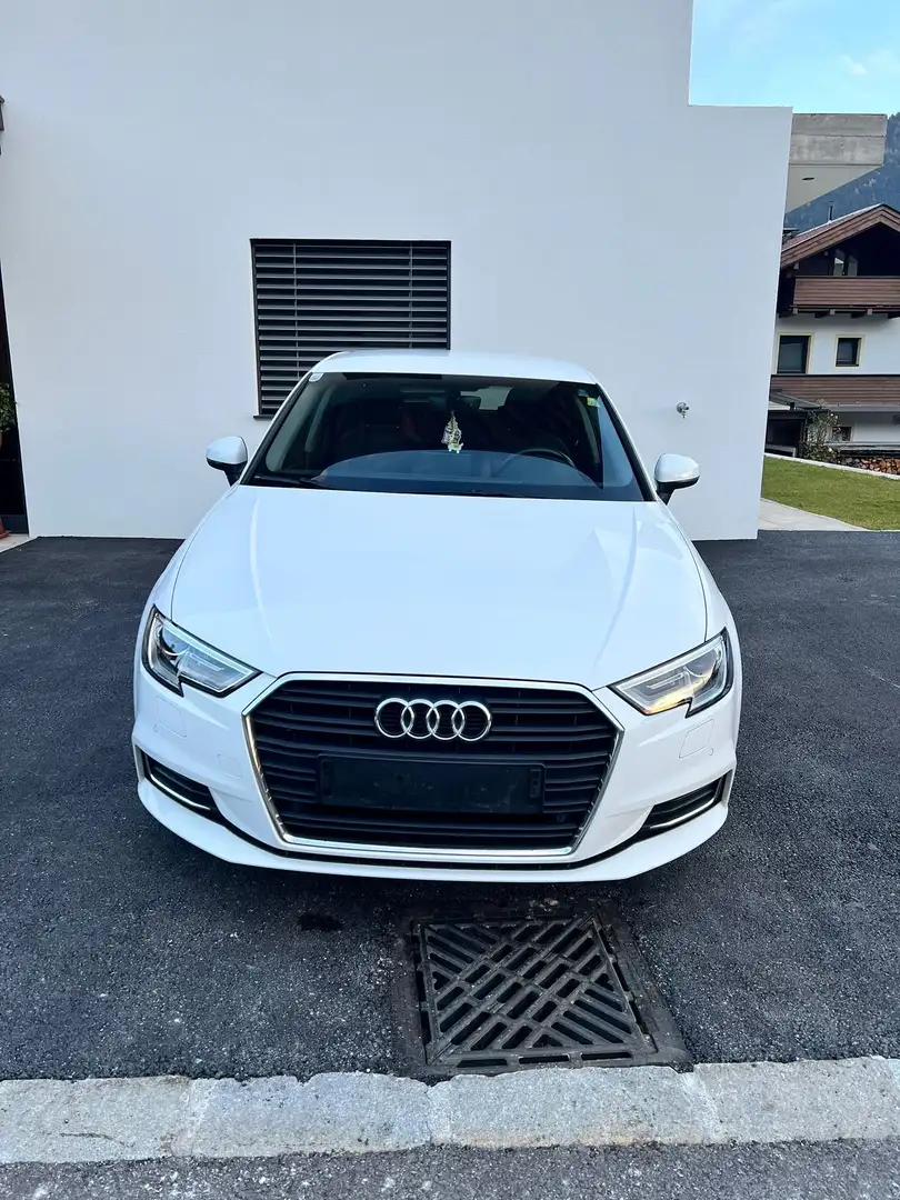 Audi A3 Sportback 1,6 TDI Weiß - 1