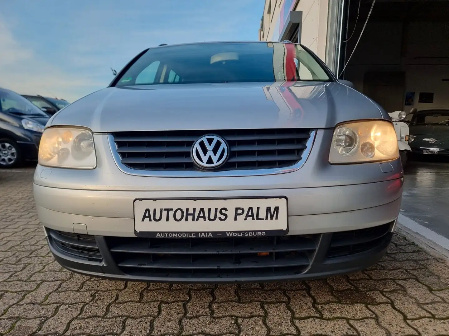 Volkswagen Touran Trendline 1.6 Benzin/ HU 04/2026/Sitzheiz Silber - 2