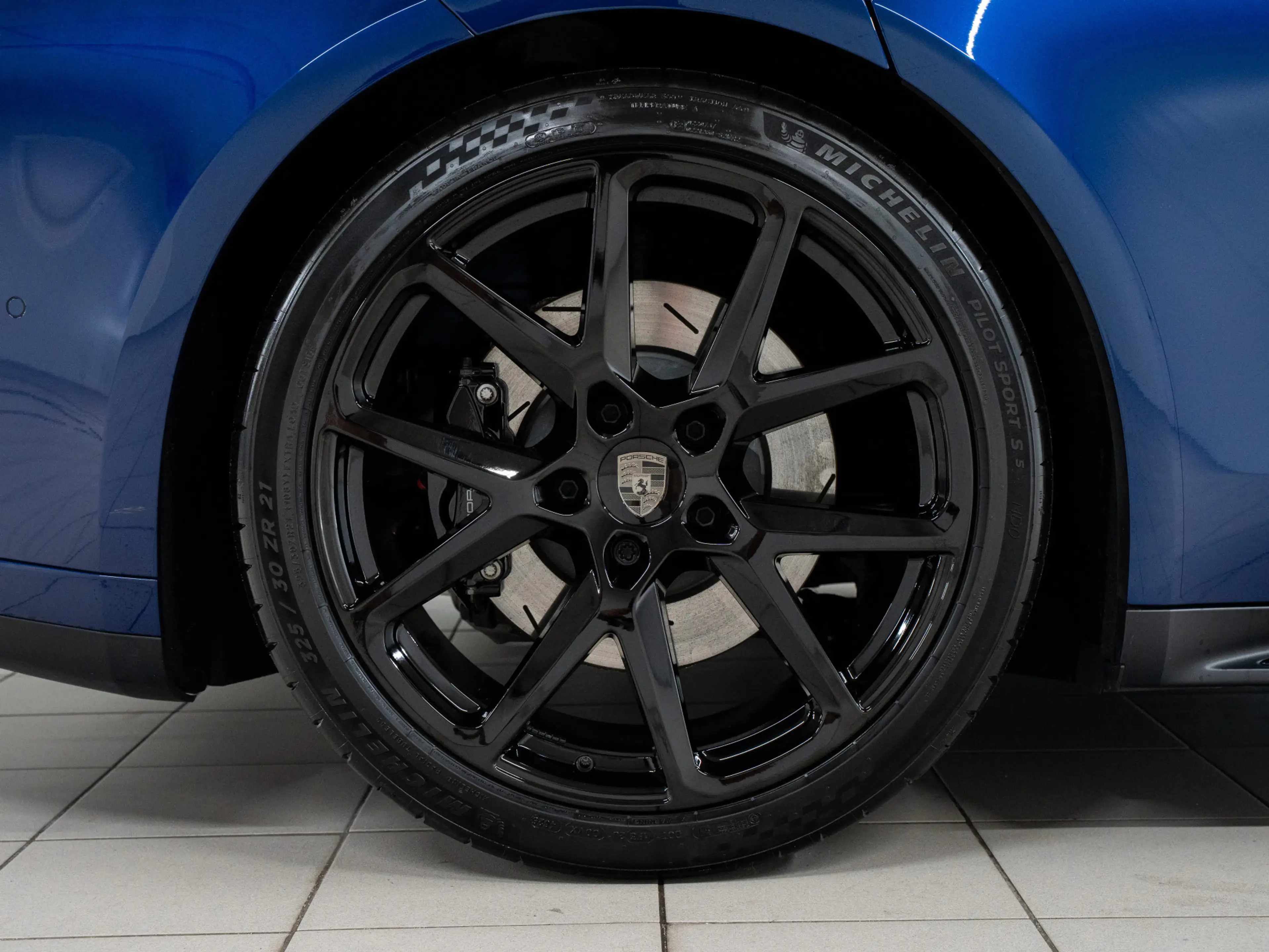 Porsche Panamera 4S E-Hybrid — photo 10