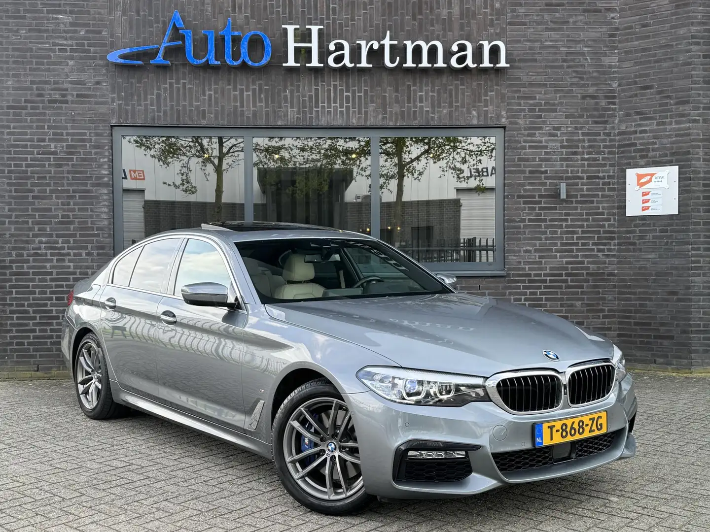 BMW 530 5-serie 530e High Executive M-Sport PANO | Harman Grijs - 1