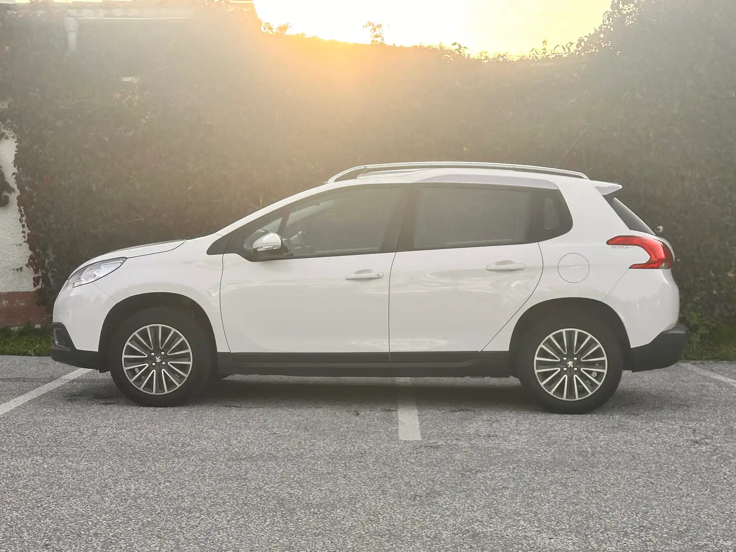 Peugeot 2008 Active / 150.tkm / Klima / Benzin ... Weiß - 1