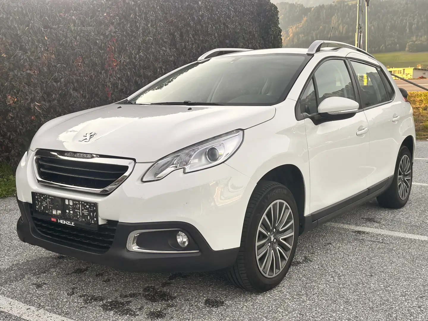 Peugeot 2008 Active / 150.tkm / Klima / Benzin ... Weiß - 2
