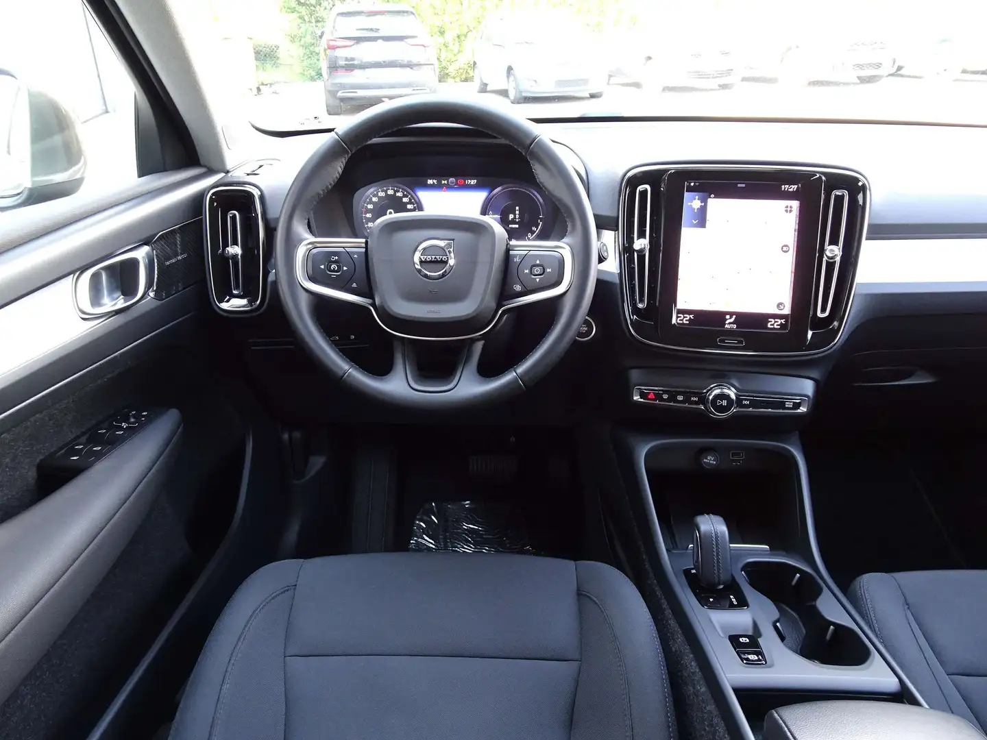 Volvo XC40 1.5T4 Recharge Inscription PANODAK,TREKH,CARPLAY Noir - 2