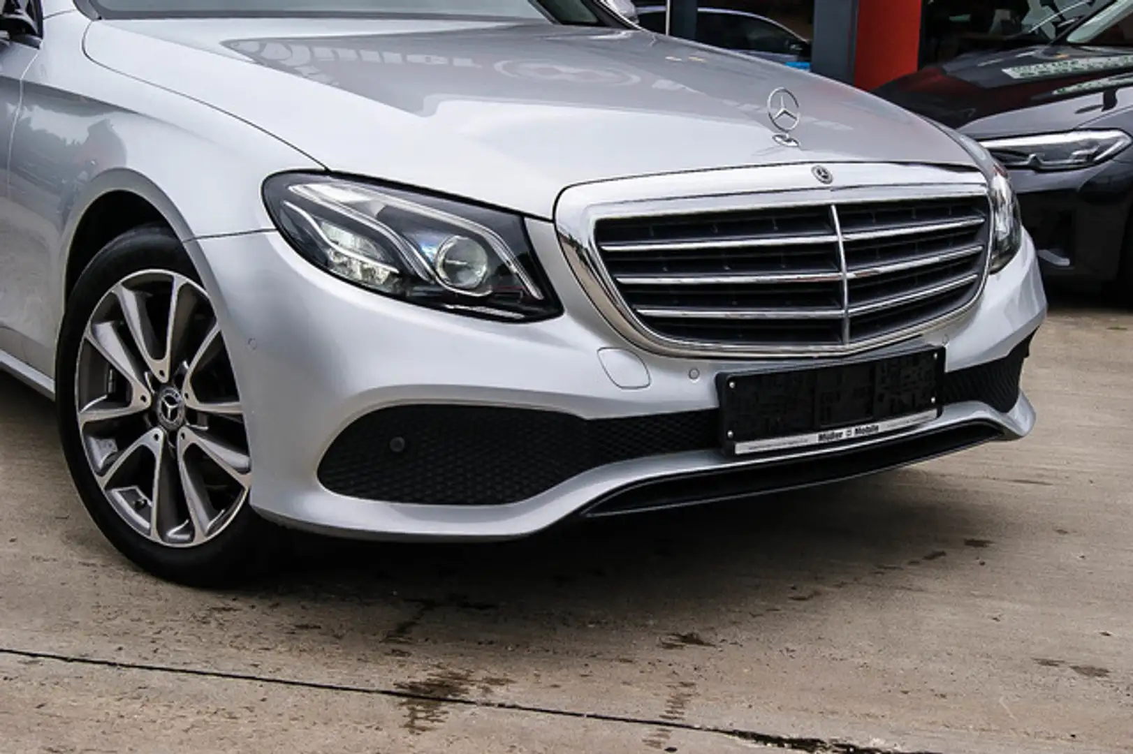 Mercedes-Benz E 200 T-Modell 7-SITZER STANDHEIZUNG MULTI-BEAM AVANTGAR Argent - 2