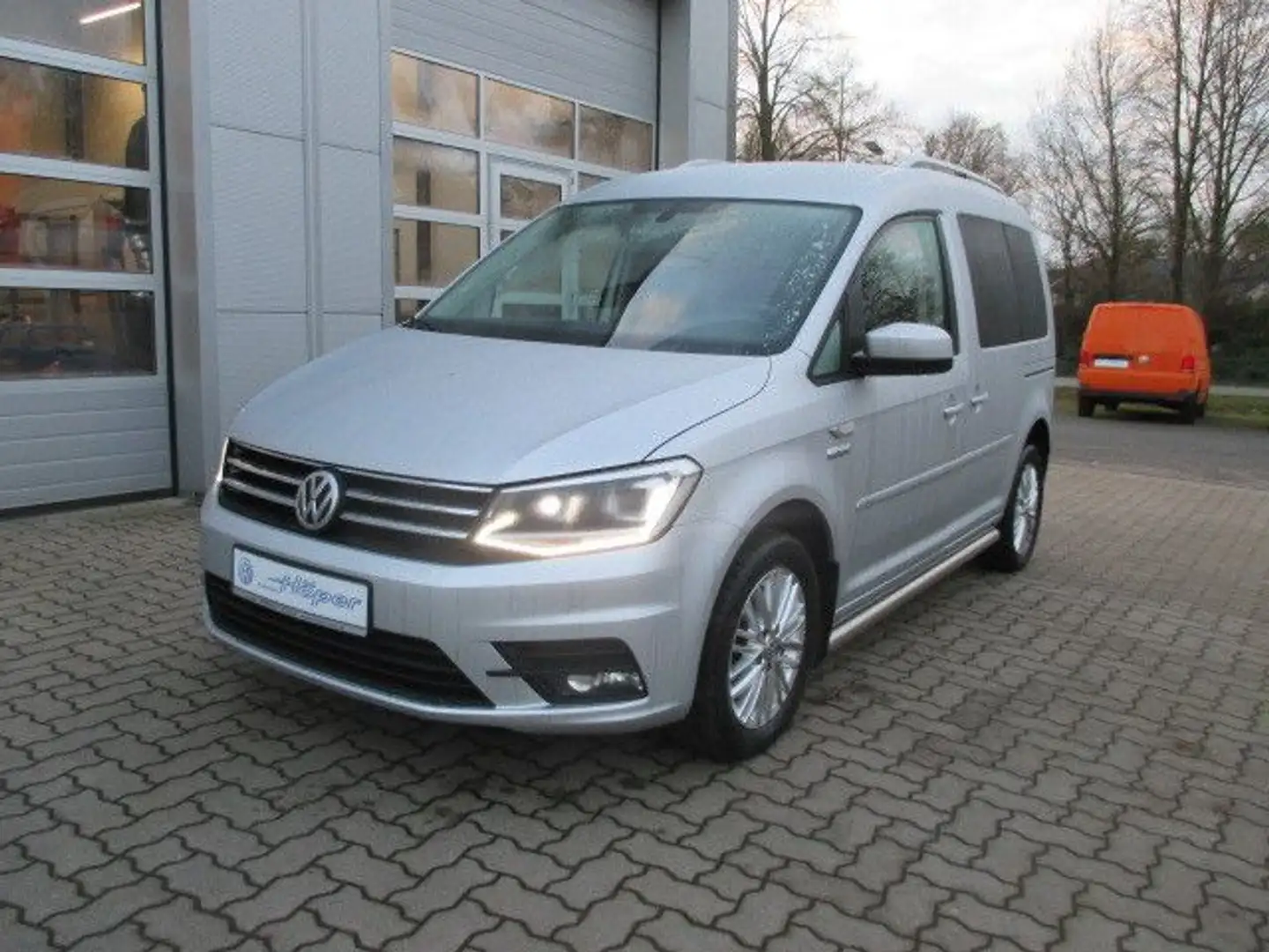 Volkswagen Caddy Rollstuhlrampe & abgesenkter Boden Silber - 1