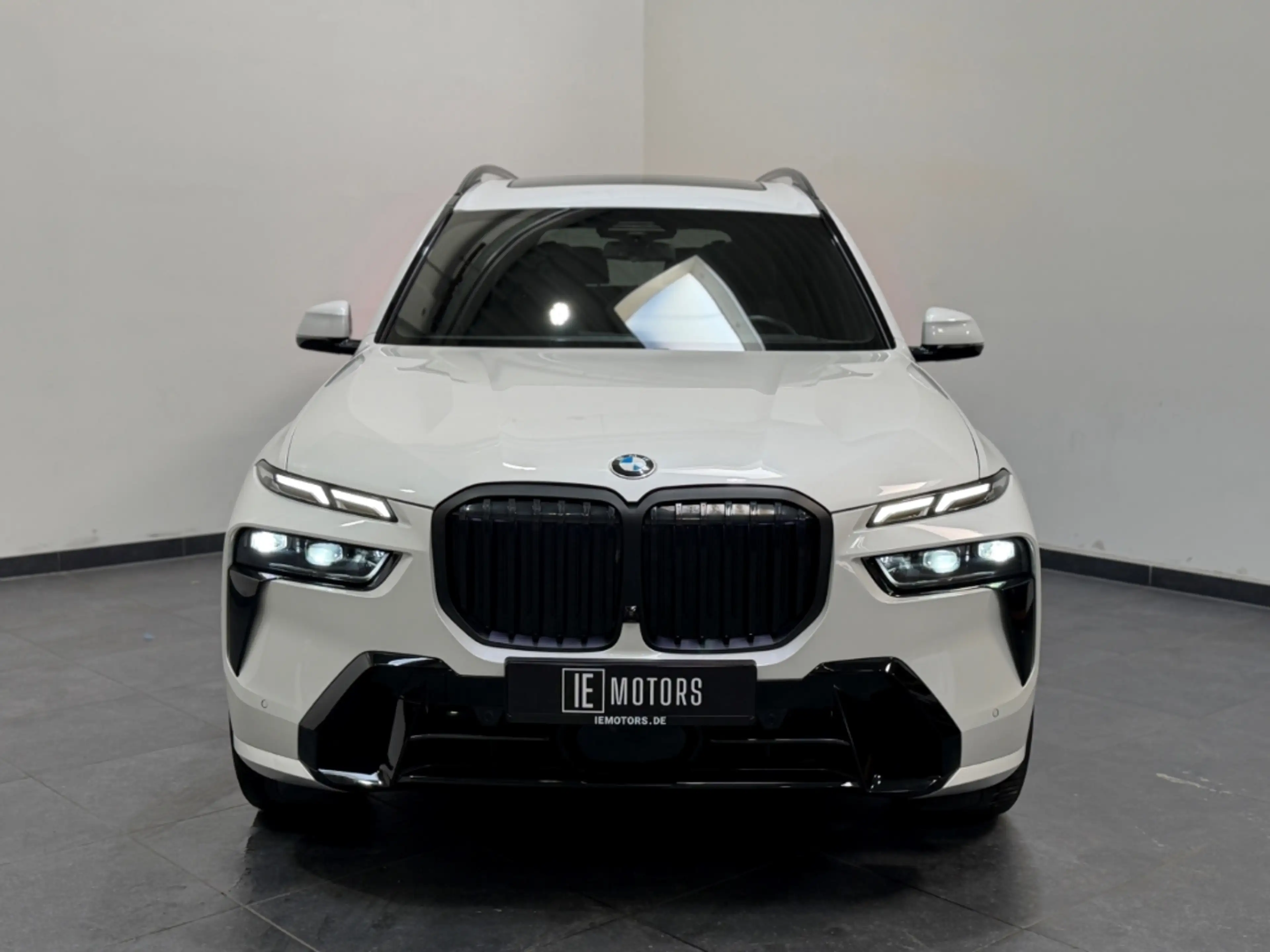 BMW X7 xDrive 40 i M Sport/SKYLOUNGE/AHK/HUD/360/STHZ — photo 2