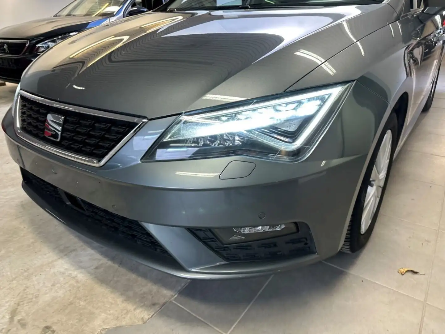 SEAT Leon ST 1.4 TGI CNG Style Grijs - 2