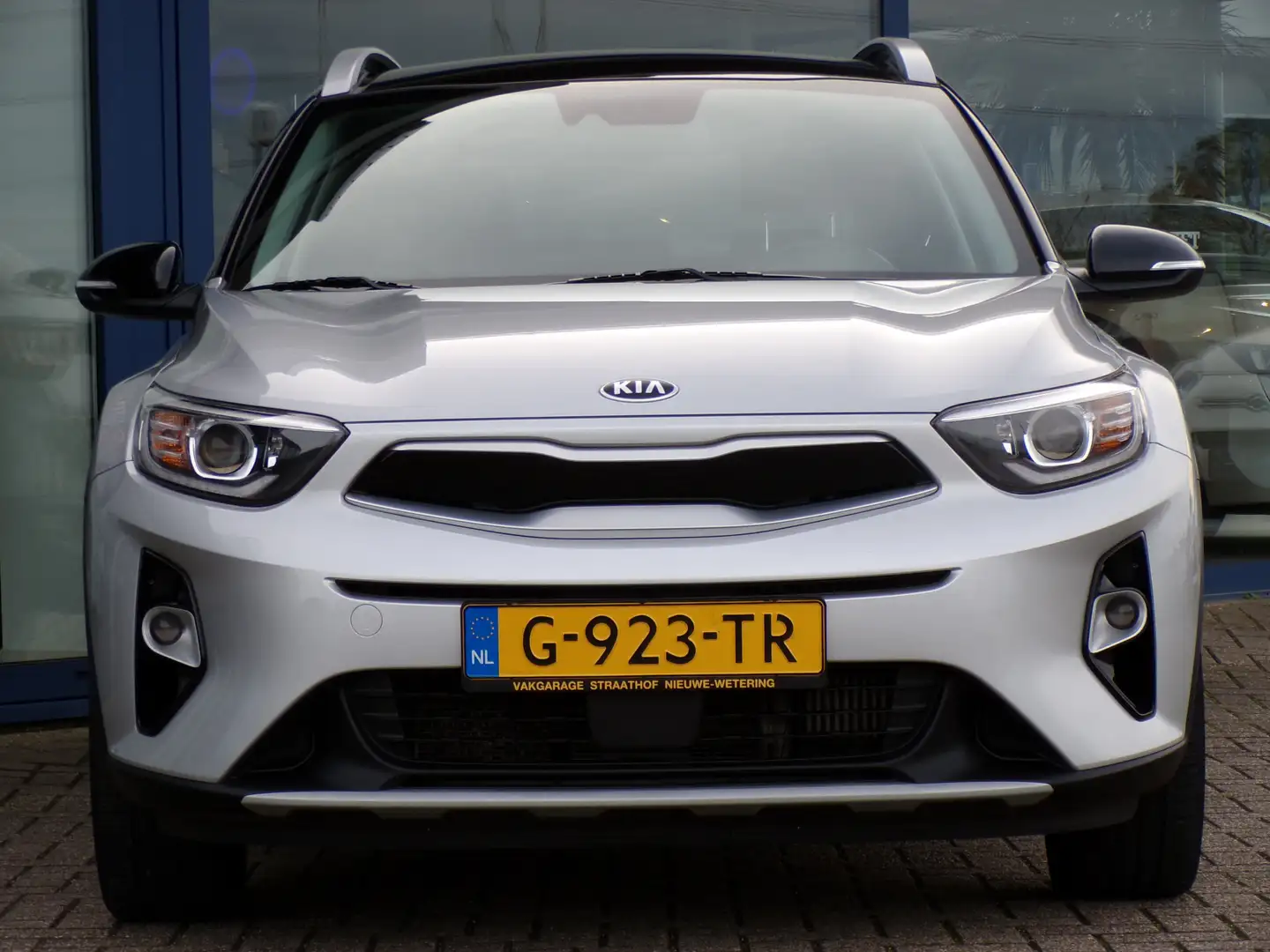 Kia Stonic 1.0 T-GDi DynamicLine, Automaat / Trekhaak / Carpl Grijs - 2