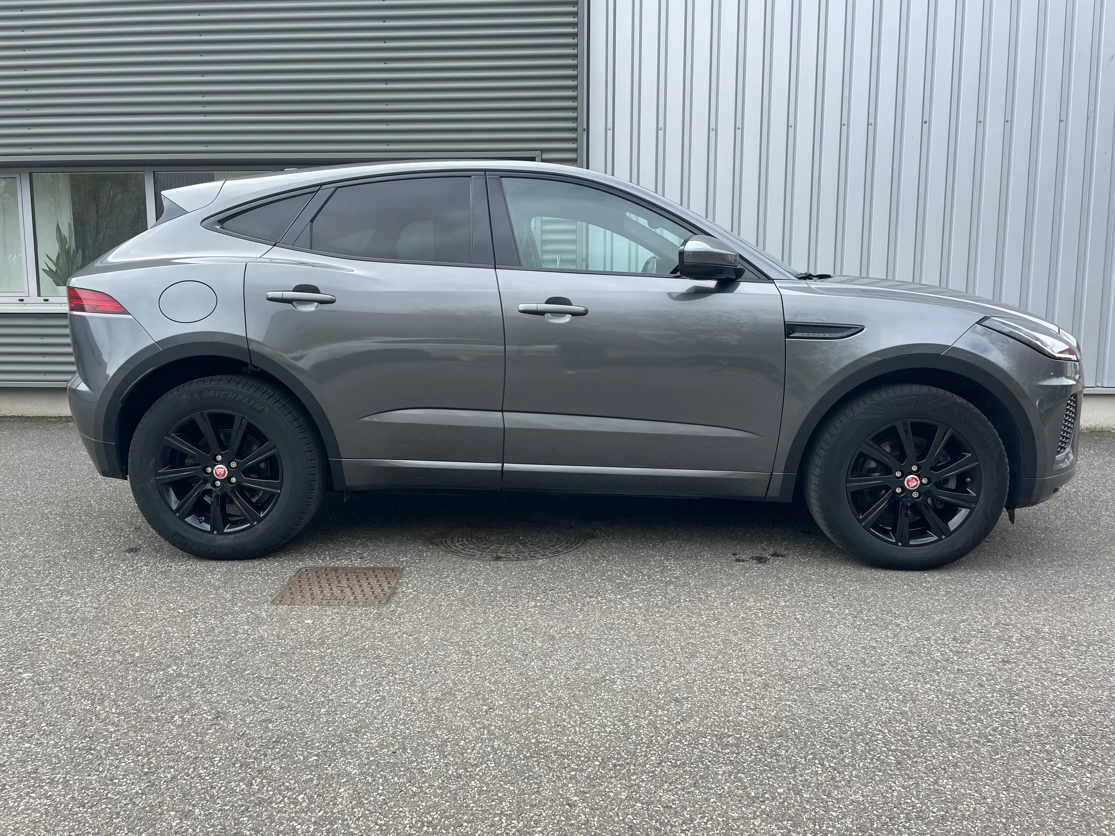 Jaguar E-Pace E-Pace 2.0 D AWD R-Dynamic*PANO*LEDER*LED*FULL* — photo 4