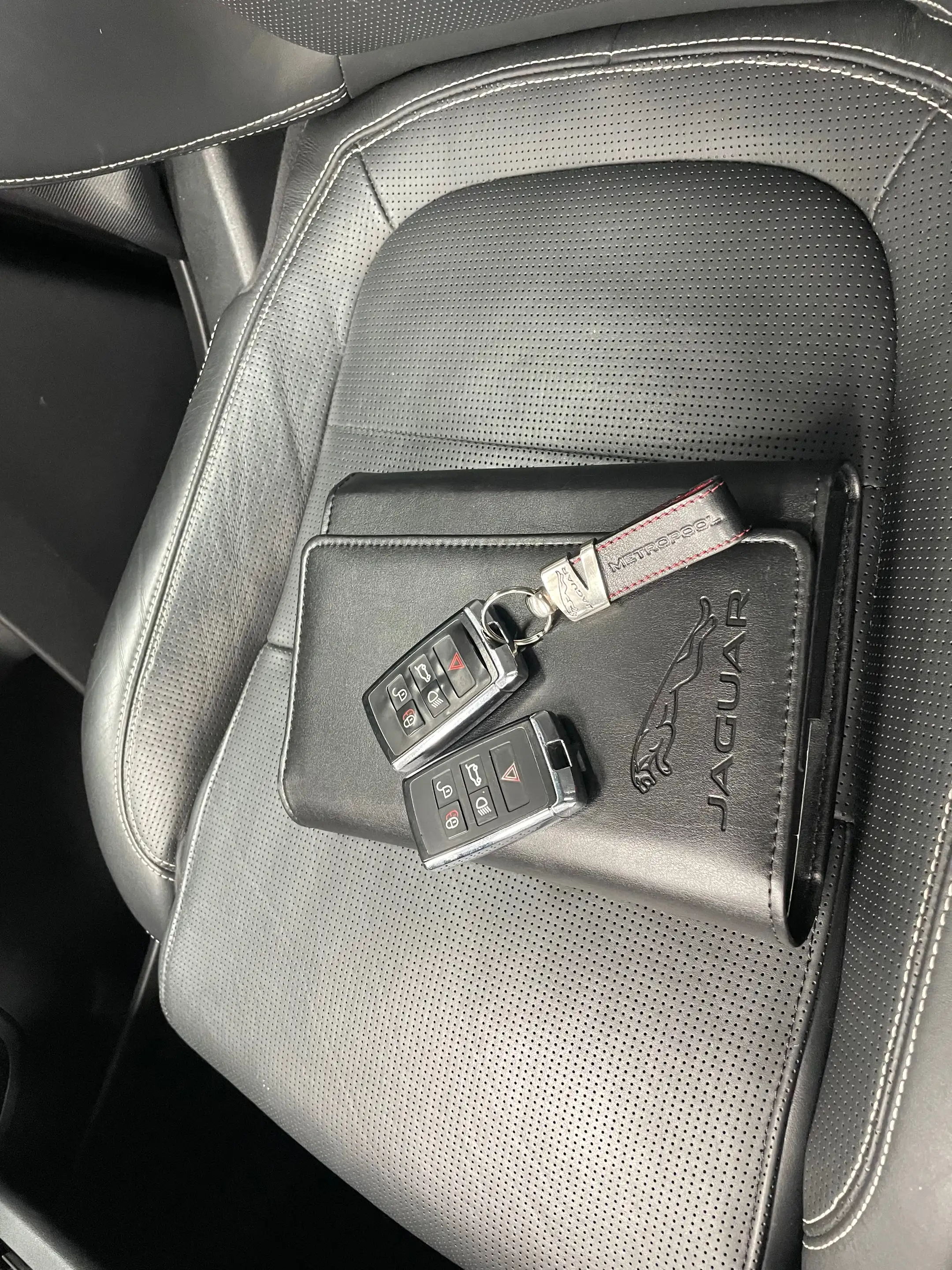 Jaguar E-Pace E-Pace 2.0 D AWD R-Dynamic*PANO*LEDER*LED*FULL* — photo 11