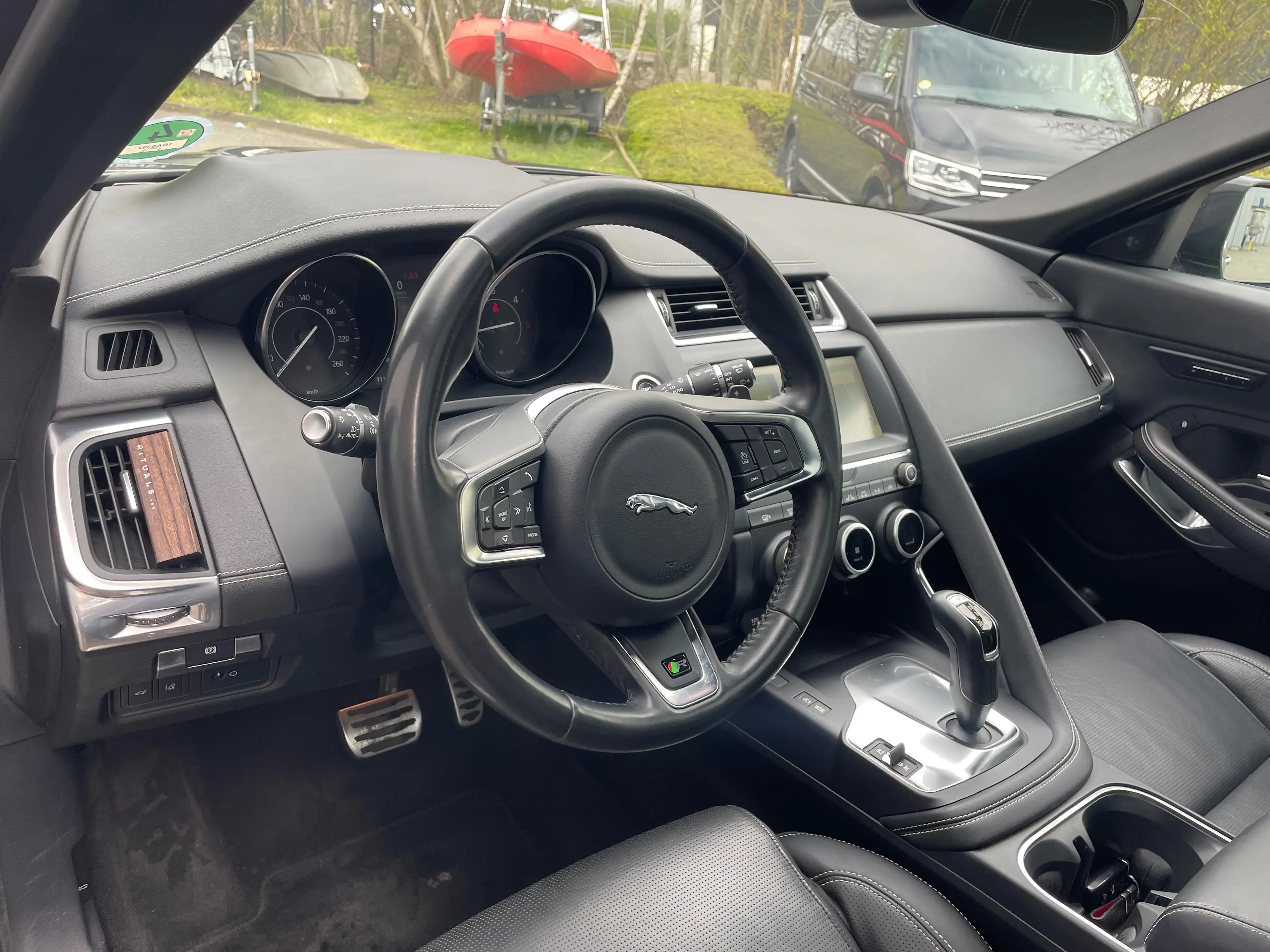 Jaguar E-Pace E-Pace 2.0 D AWD R-Dynamic*PANO*LEDER*LED*FULL* — photo 10