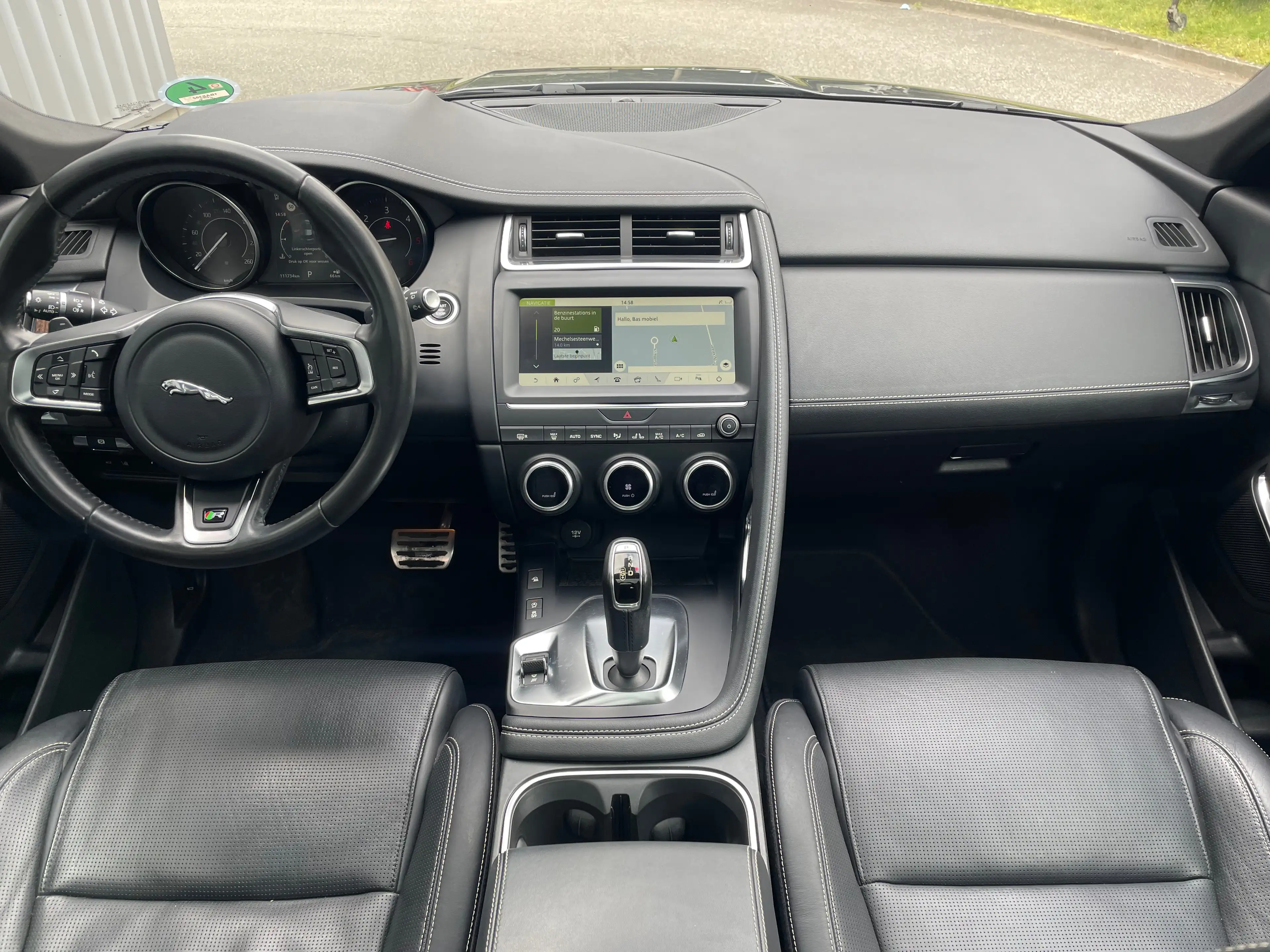Jaguar E-Pace E-Pace 2.0 D AWD R-Dynamic*PANO*LEDER*LED*FULL* — photo 9