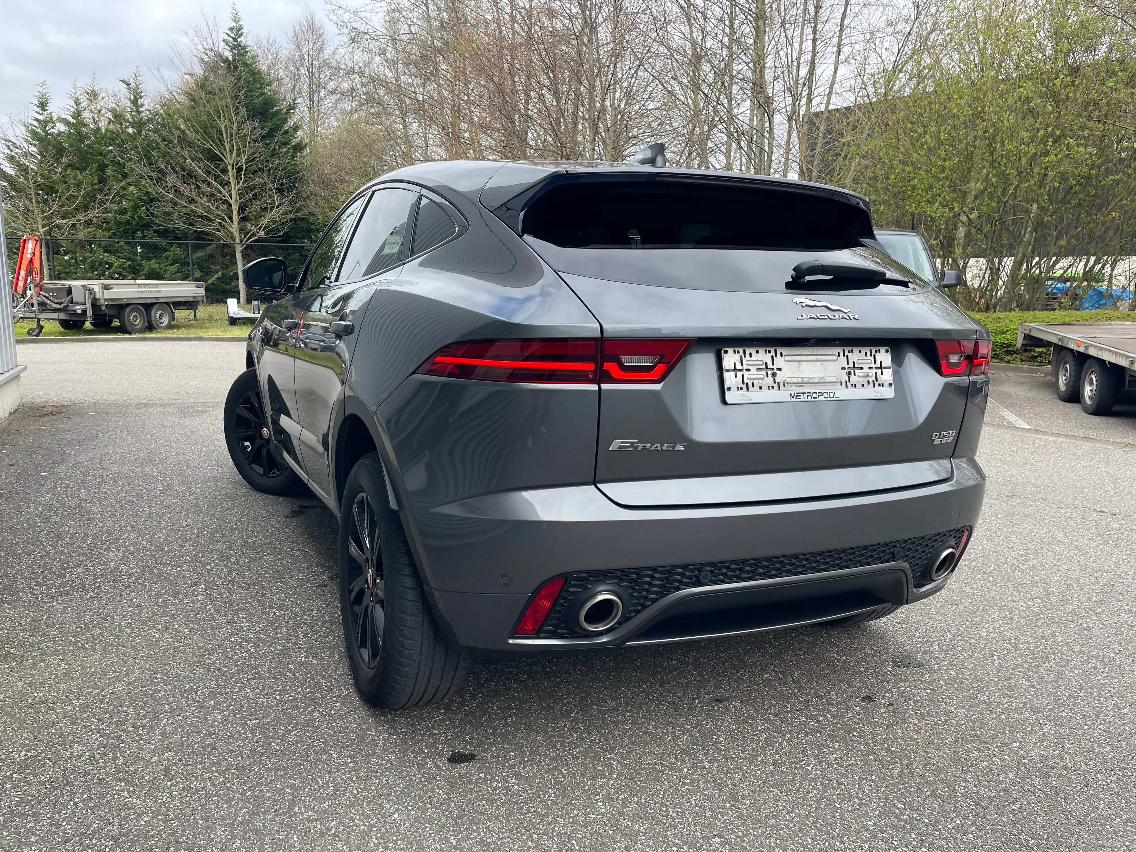 Jaguar E-Pace E-Pace 2.0 D AWD R-Dynamic*PANO*LEDER*LED*FULL* — photo 7