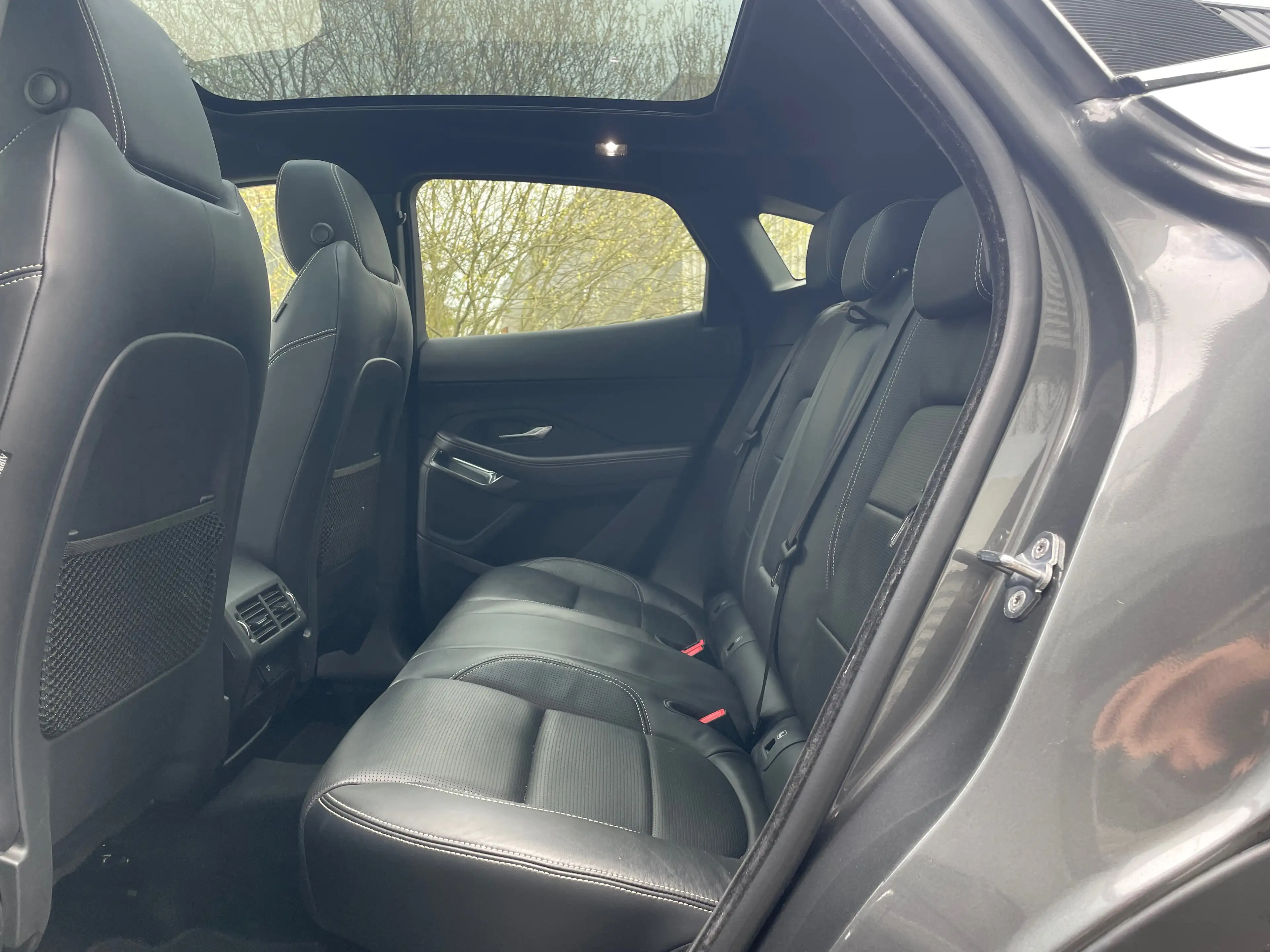 Jaguar E-Pace E-Pace 2.0 D AWD R-Dynamic*PANO*LEDER*LED*FULL* — photo 8