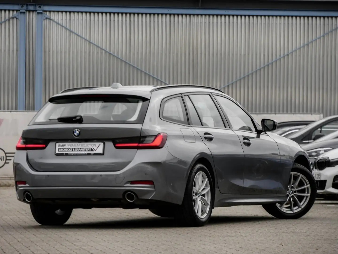 BMW 318 i ADAPT.LED+AHK+HuD+DA PROF+PA+SHZ Grau - 2